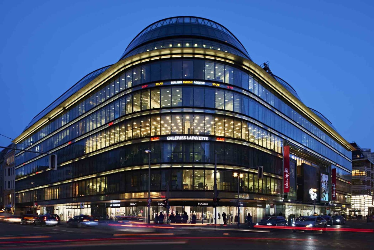 Galeries Lafayette Berlin at night