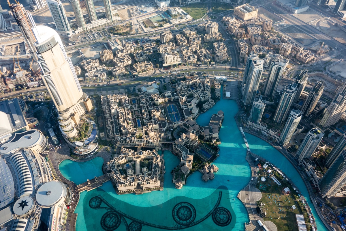 Directly below us: the Dubai Fountain and Lake and surrounding buildings (the tall tower on the left is the infamous The Address which caught fire in 2015 and still undergoing repairs)