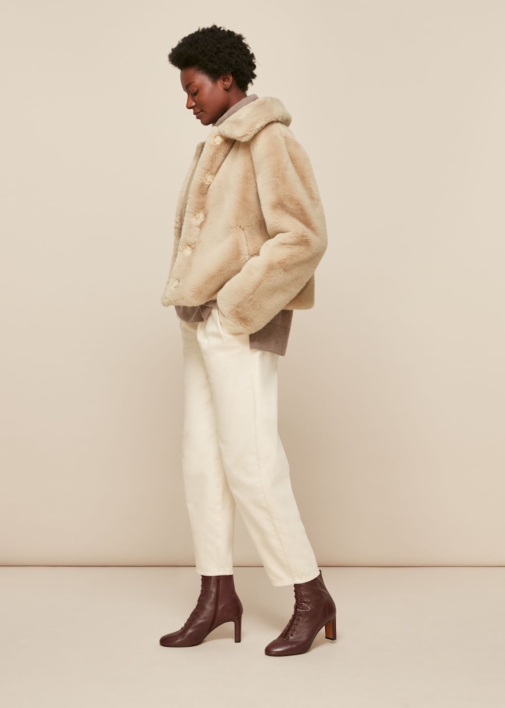 Short faux fur jacket cream top