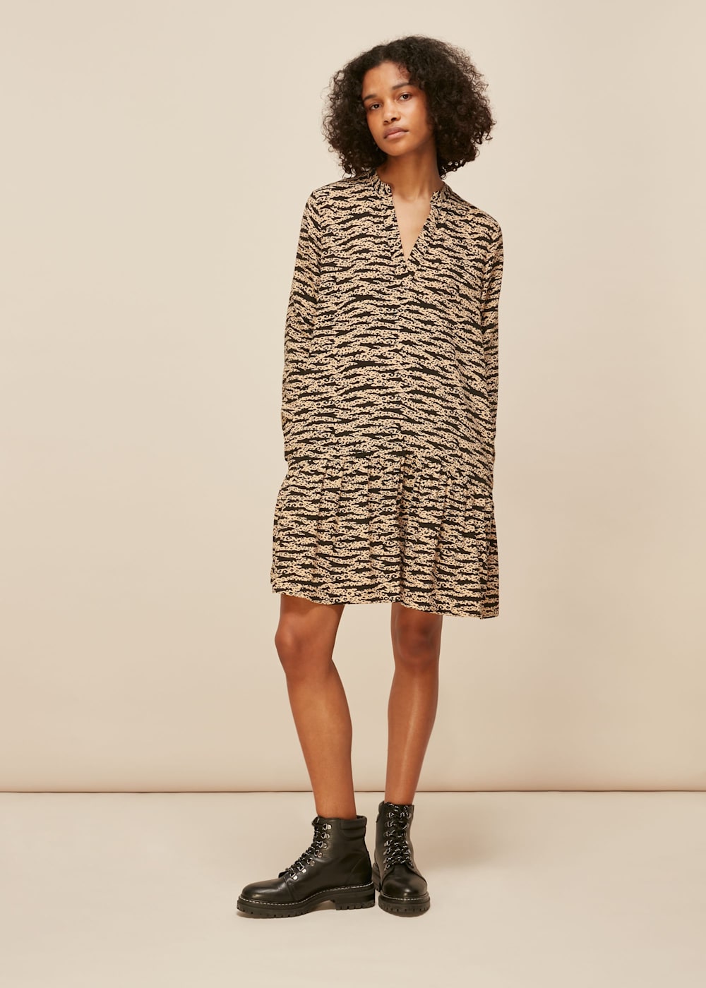 Black dress with animal print shoes hot sale