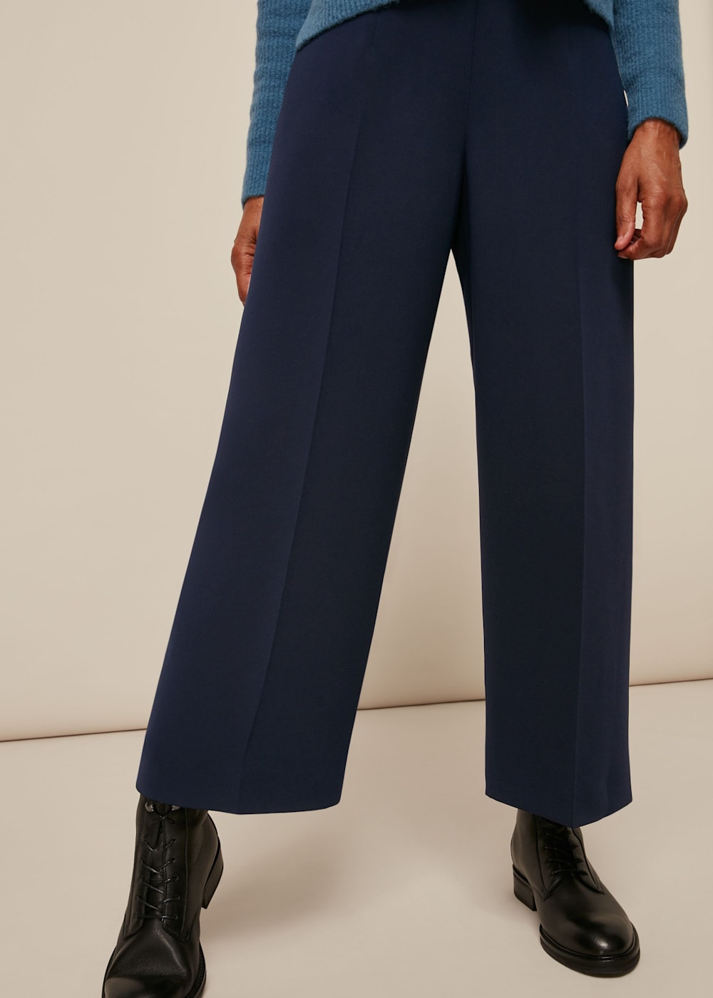 Cropped navy trousers hotsell
