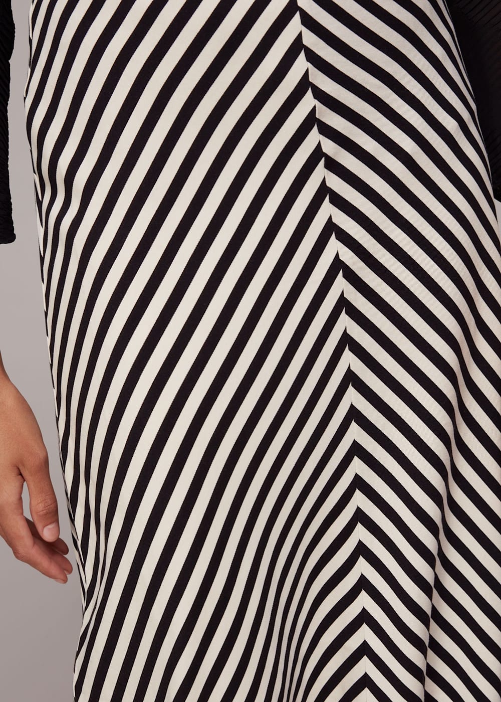 Black and white striped skirt 4 inch on sale