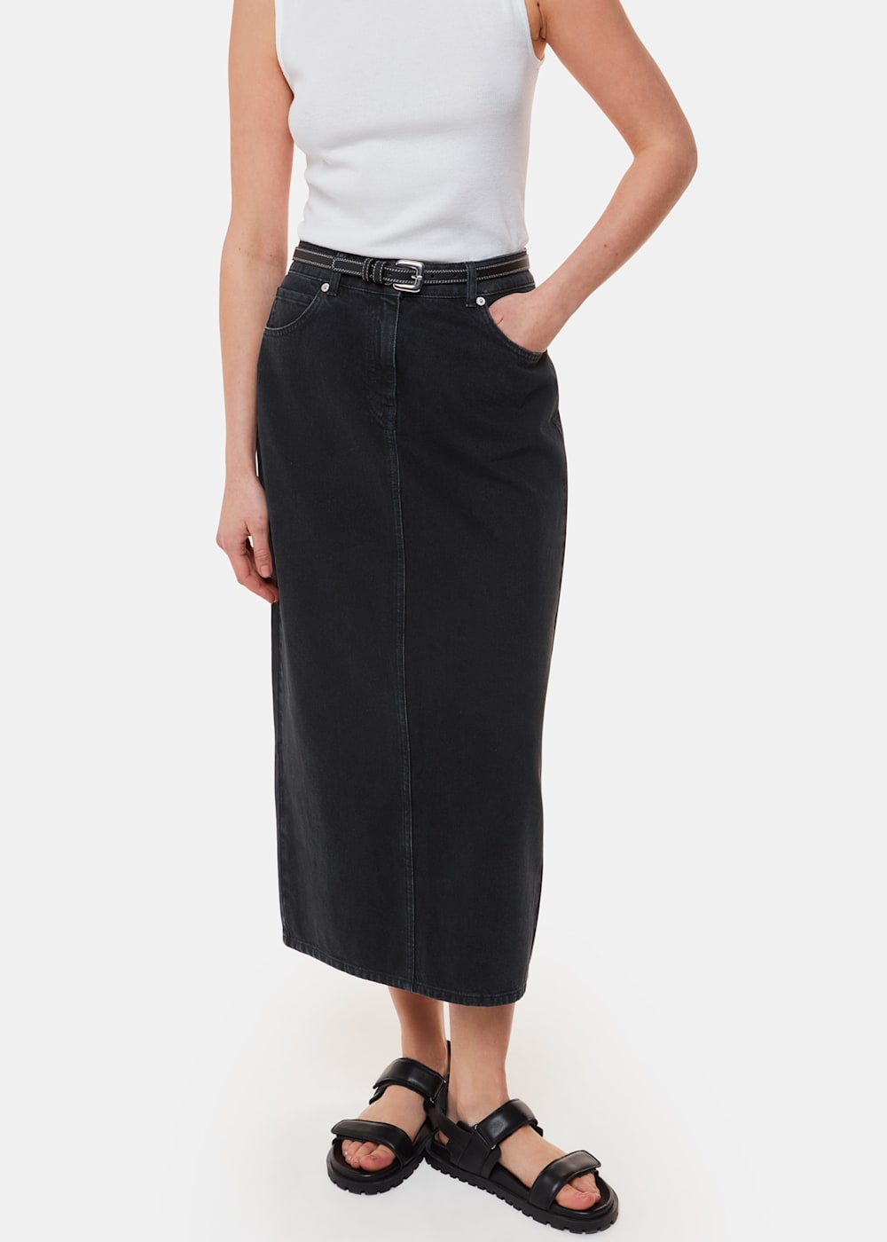 Black denim skirt outfit description on sale