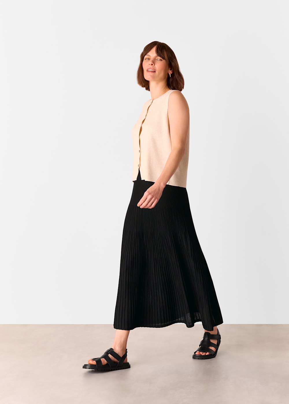 Pleated maxi skirt knit online
