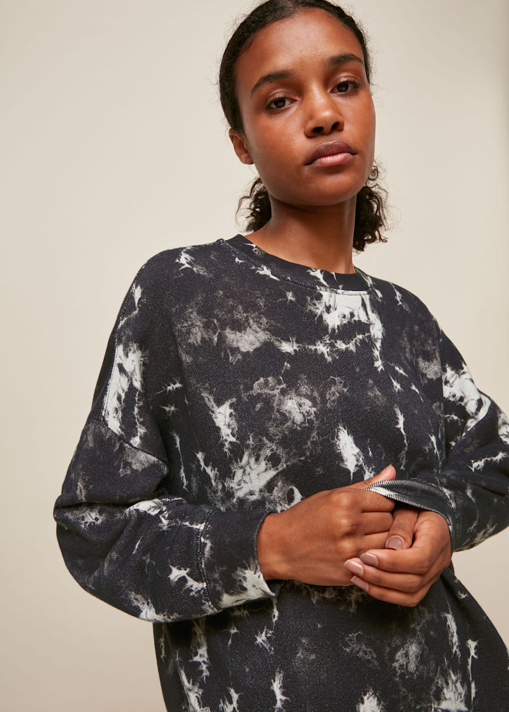 Black and white tie dye sweatshirt store