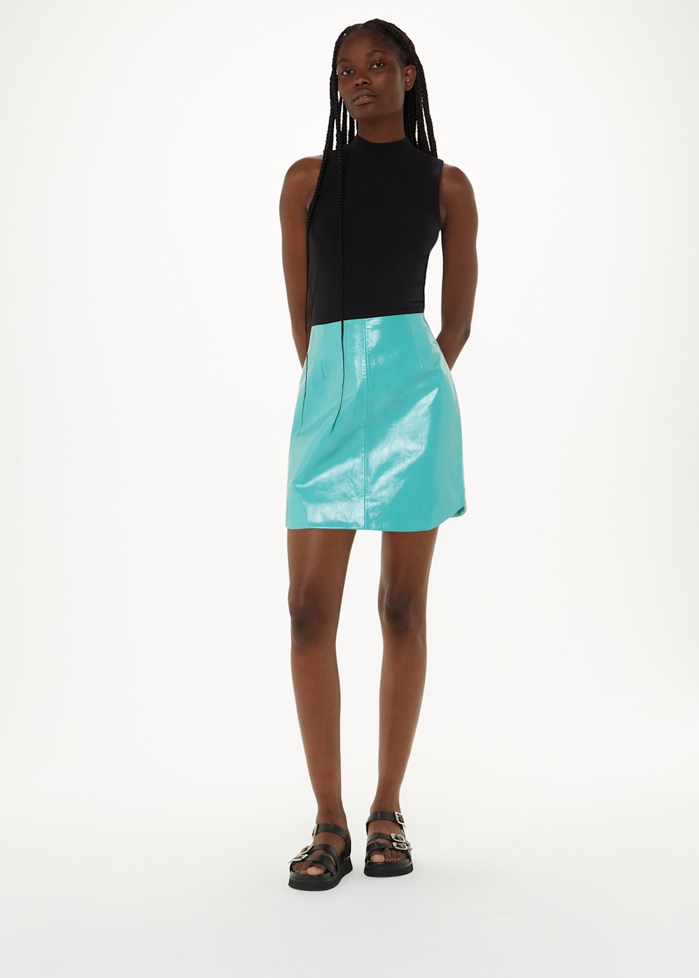 Keyhole cutout top top