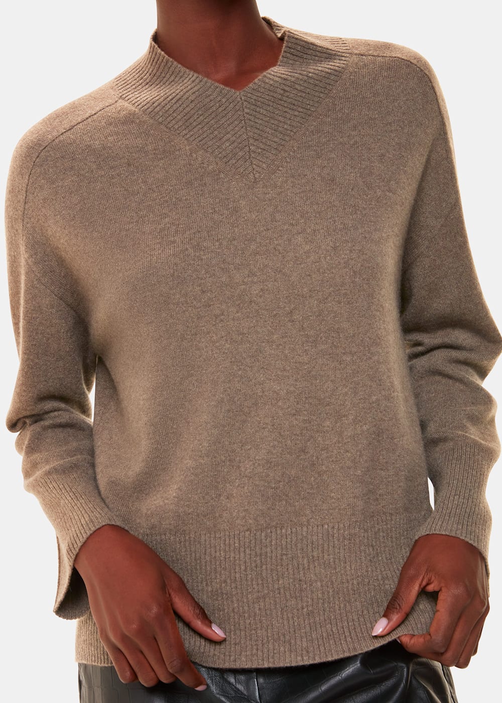 Camel cashmere v neck sweater online