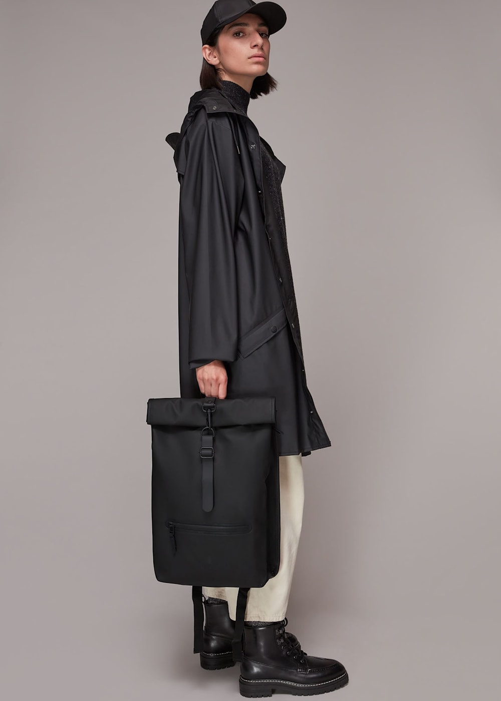 Rains roll top rucksack black online
