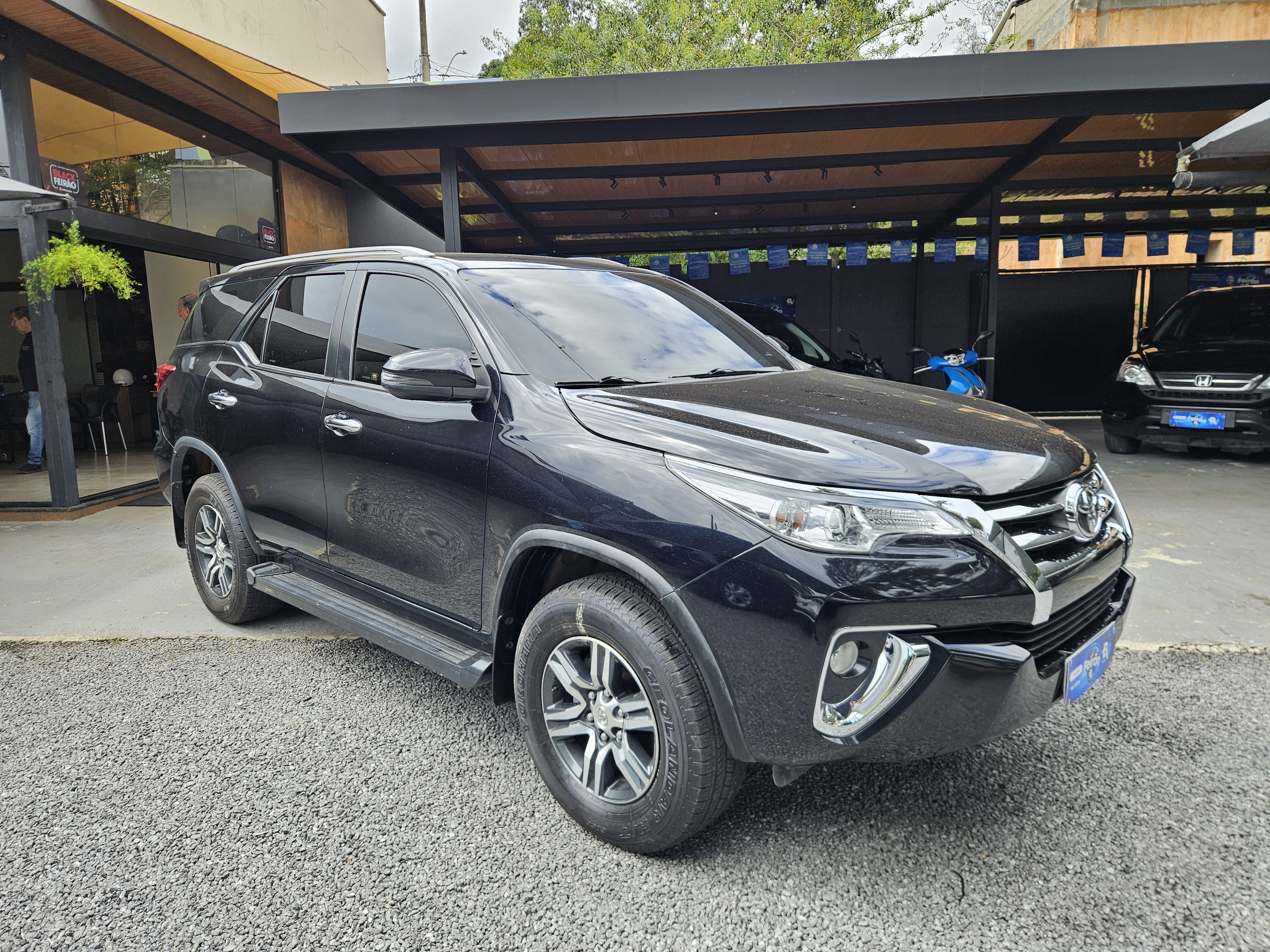 TOYOTA Hilux Sw4 SRV miniatura 3