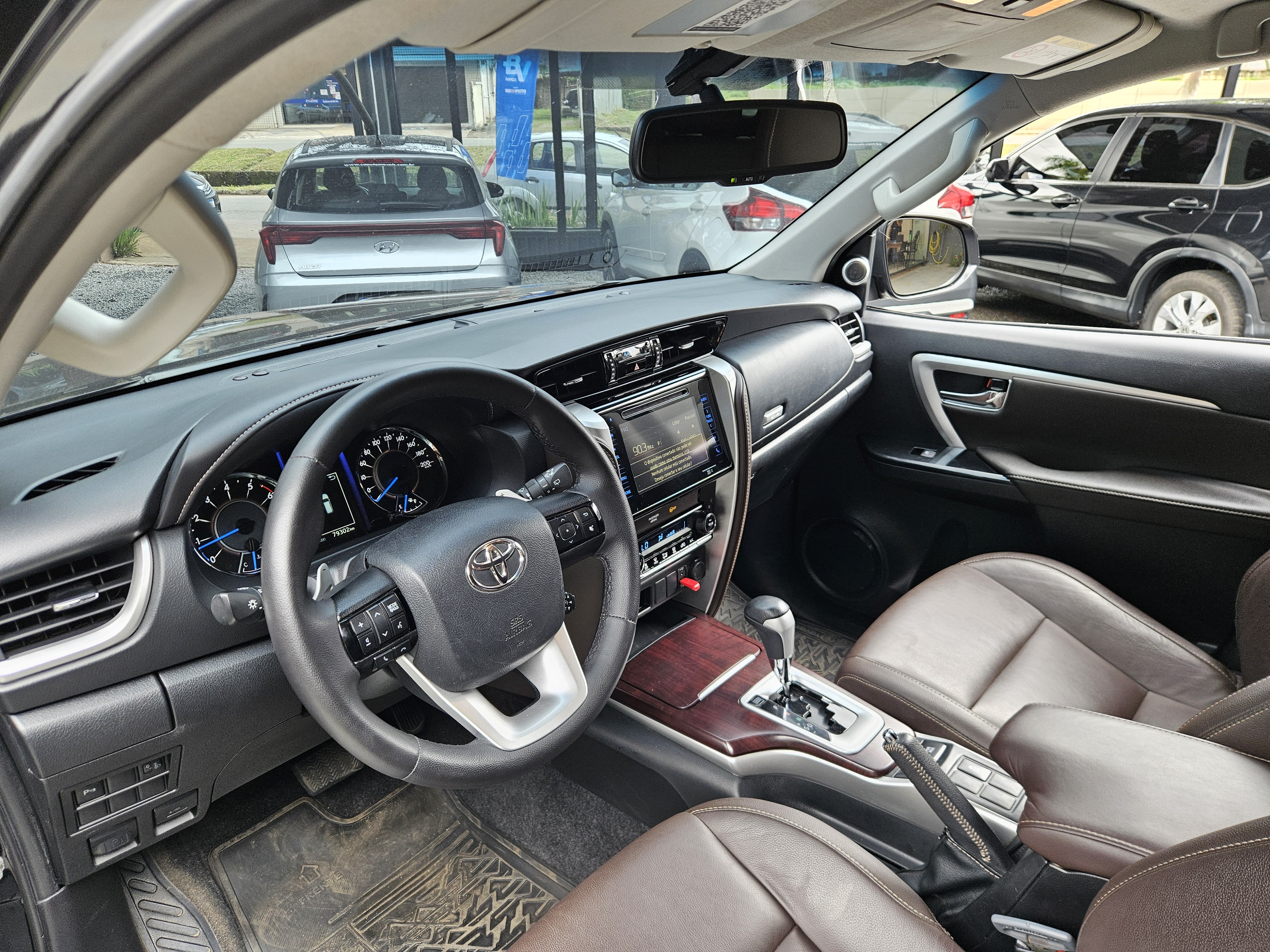 TOYOTA Hilux Sw4 SRV miniatura 4
