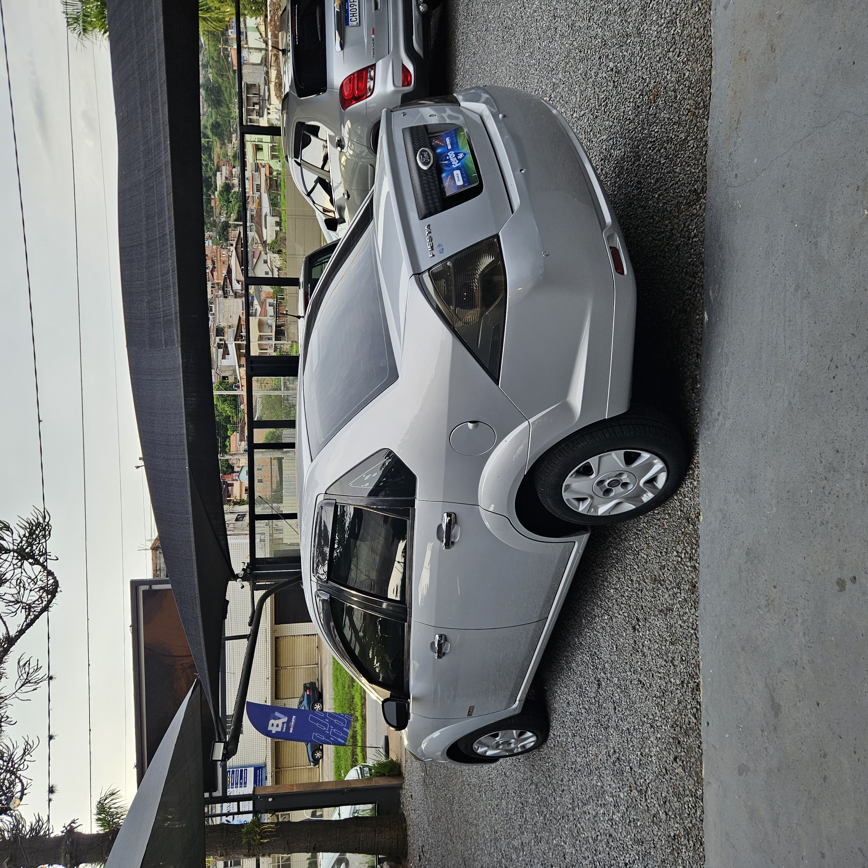FORD Fiesta Sedan miniatura 9