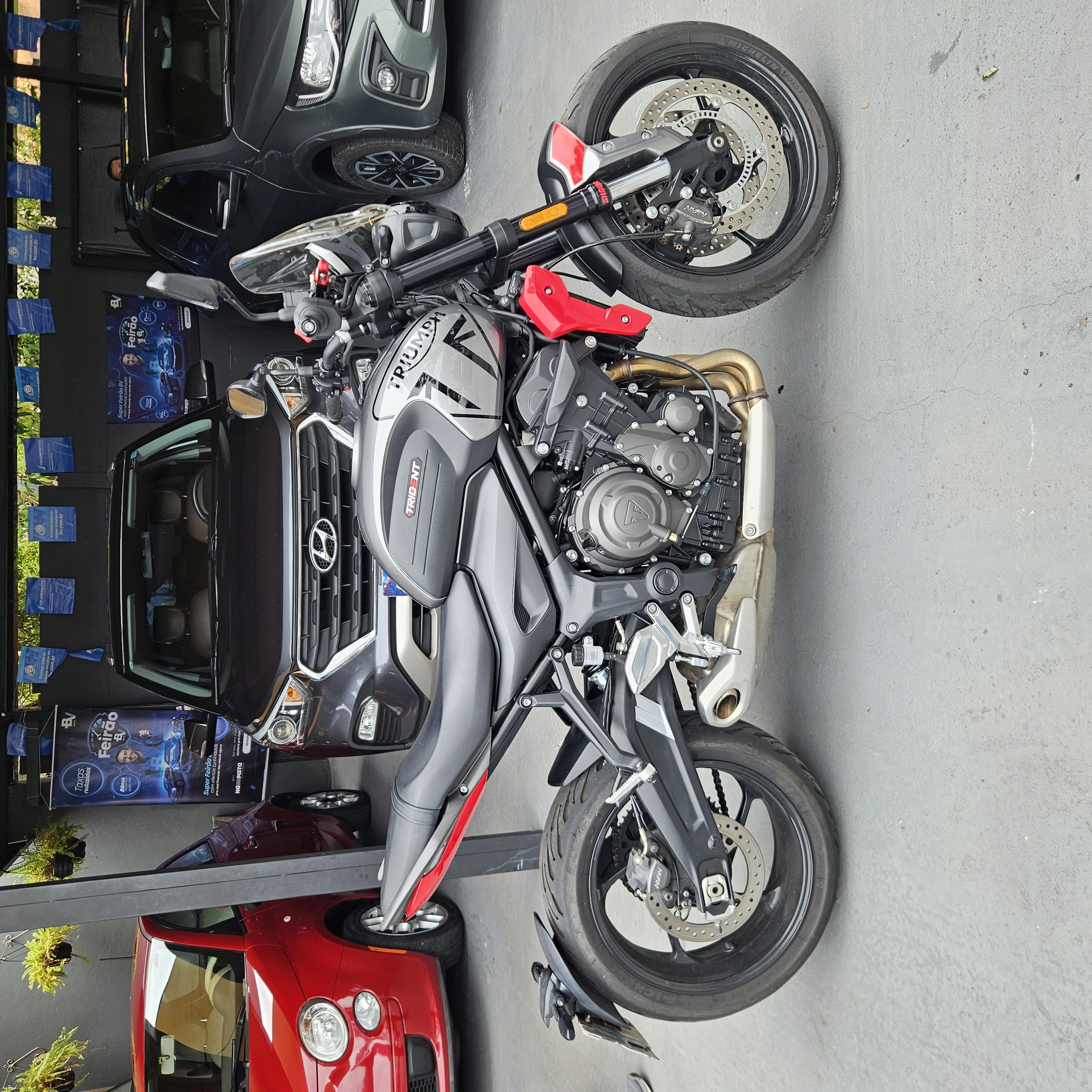 TRIUMPH Trident 660 miniatura 8