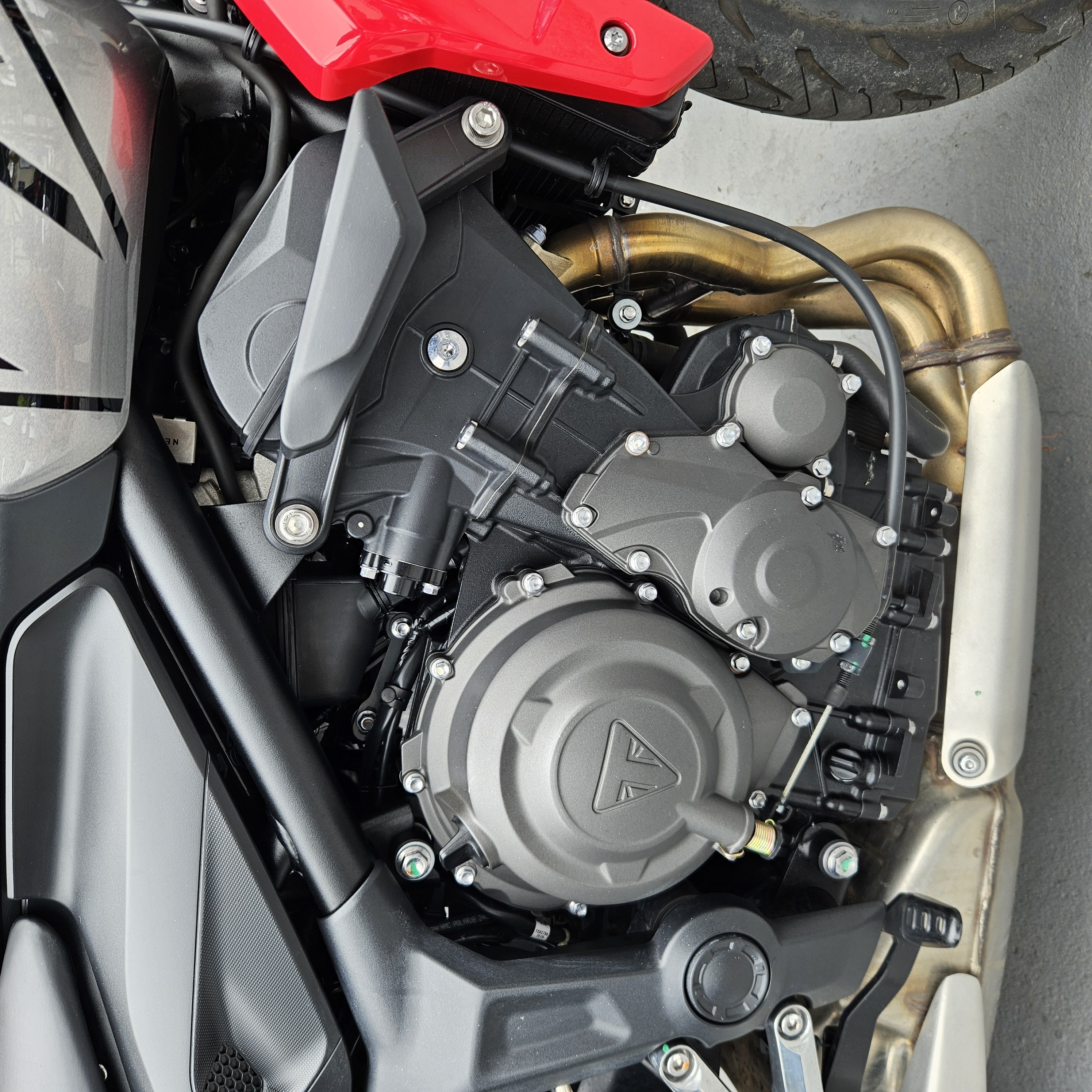 TRIUMPH Trident 660 miniatura 7