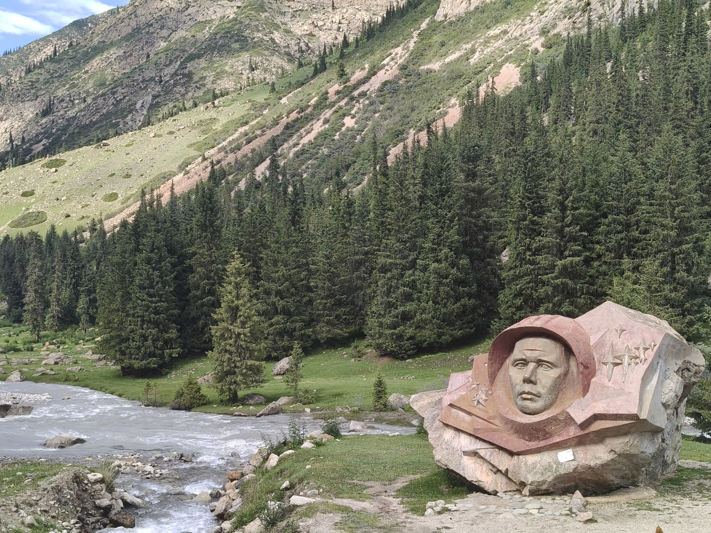 Памятный знак Гагарину в Барскооне