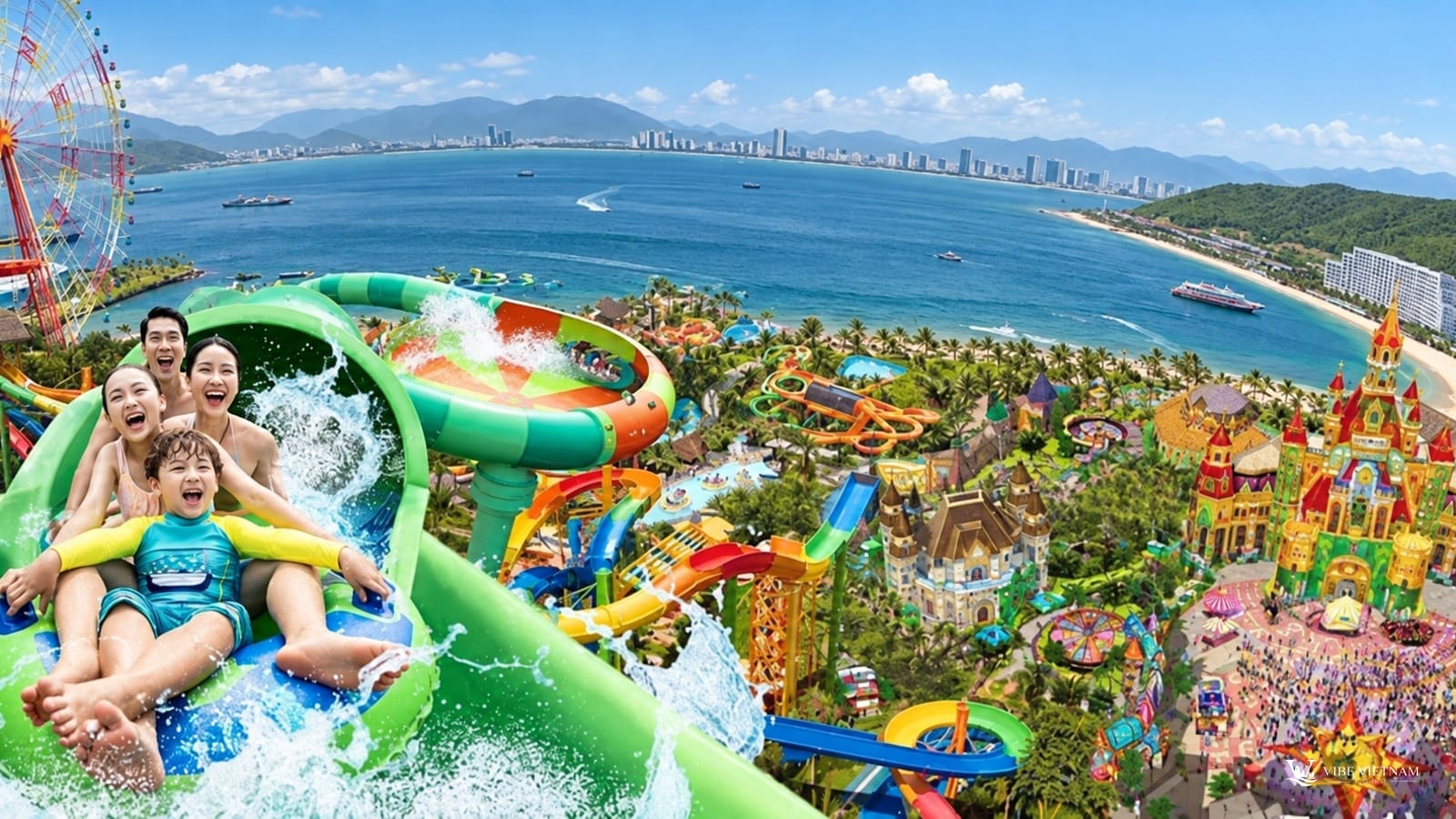 Gia đình trượt nước tại công viên VinWonders Nha Trang nhìn ra vịnh biển xanh