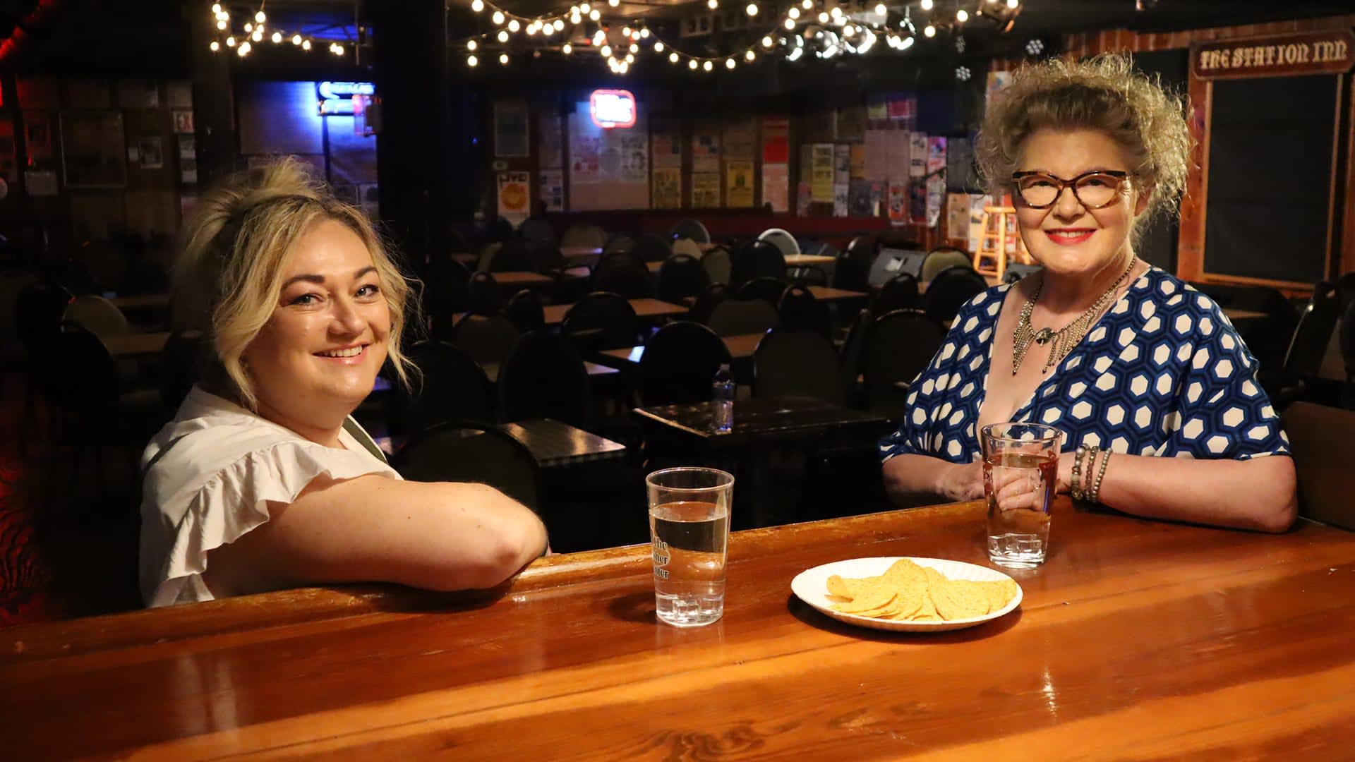 Nashville, seo muid ag teacht!