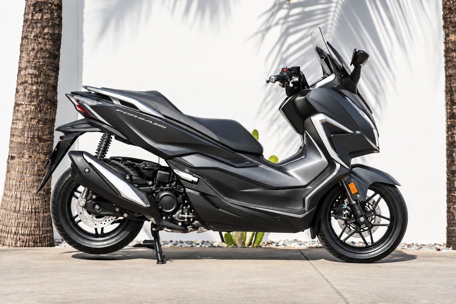Honda Forza 350 - бок