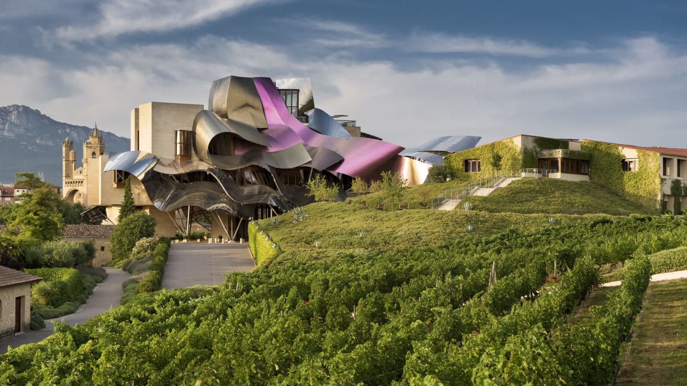 L'hôtel Marqués de Riscal de Frank Gehry au milieu des vignes d'Elciego, en Rioja Alavesa