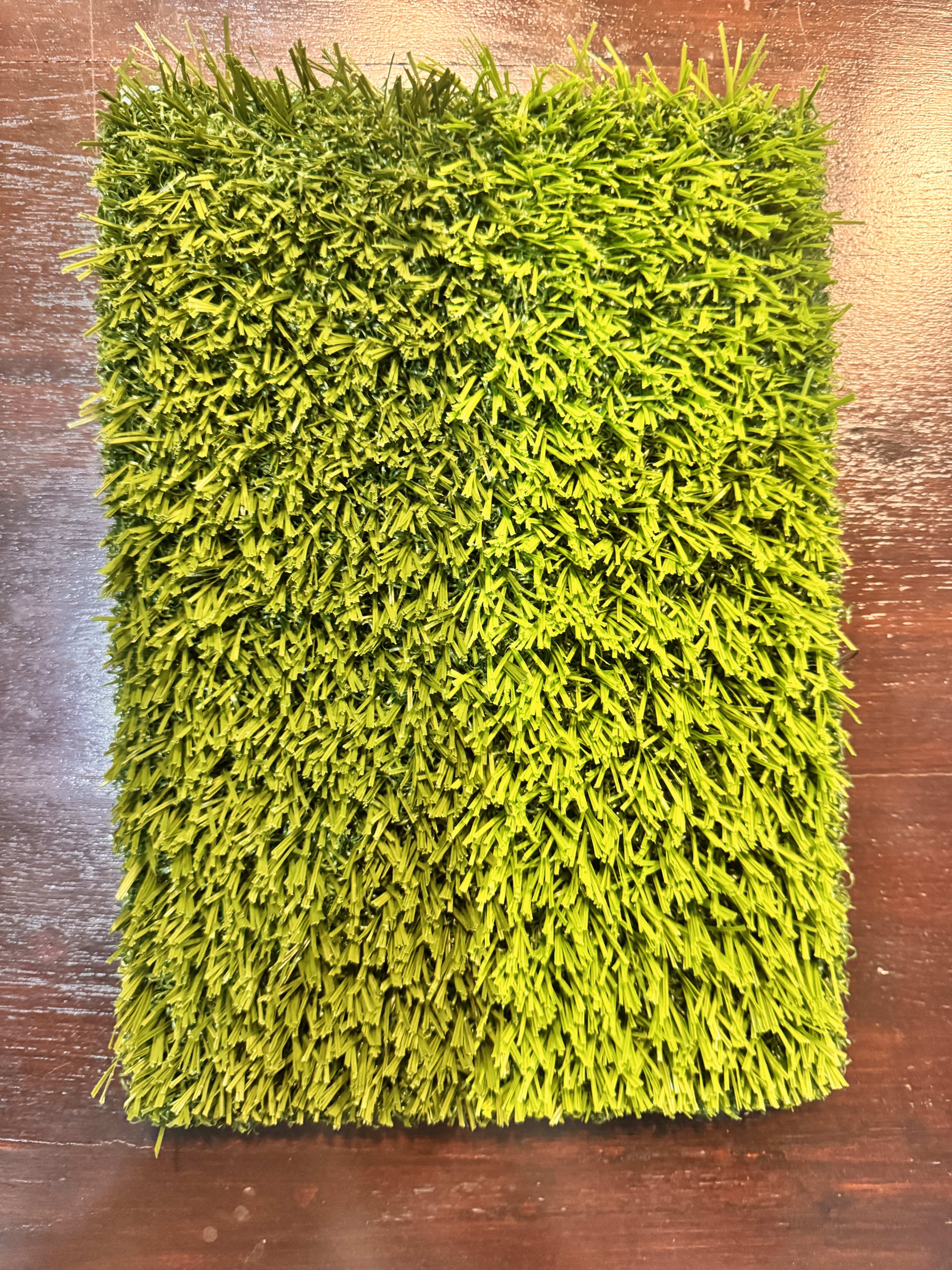 Detail rumput mini soccer non-infill dengan pemasangan shock pad