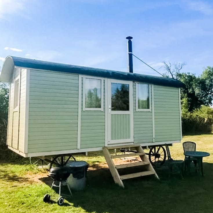 Glamping Getaways product image