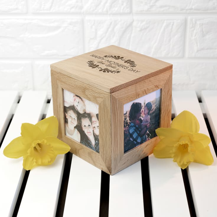 Personalised Wreath Mother's Day Large Oak Photo Cube product image