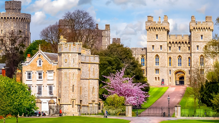 Windsor Castle gift experience, offering a memorable tour and royal-themed celebration, perfect for anniversaries or special occasions