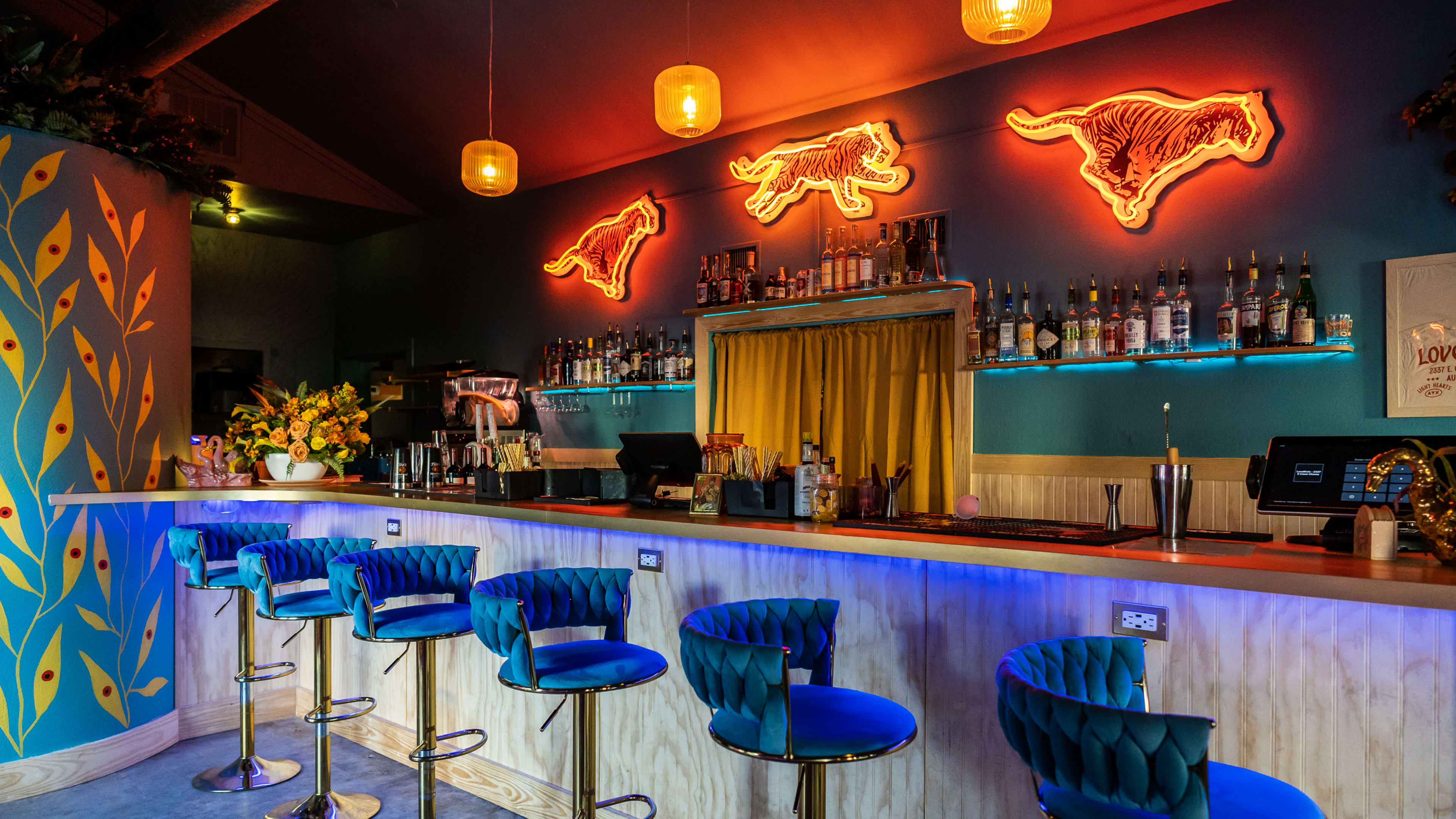 The Austin Bar Hit List: Where To Drink Right Now guide image