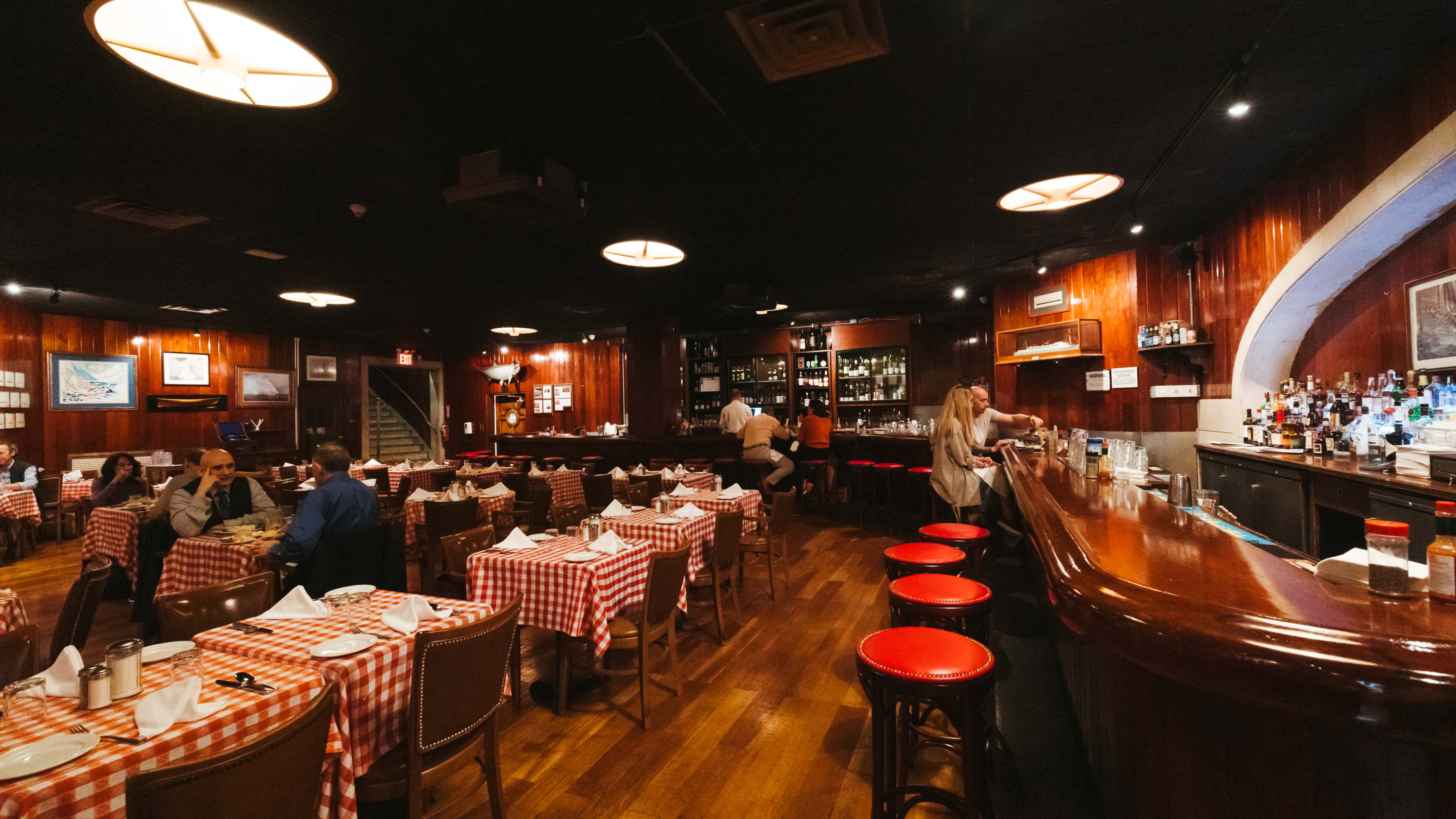 The interior of Grand Central Oyster Bar.