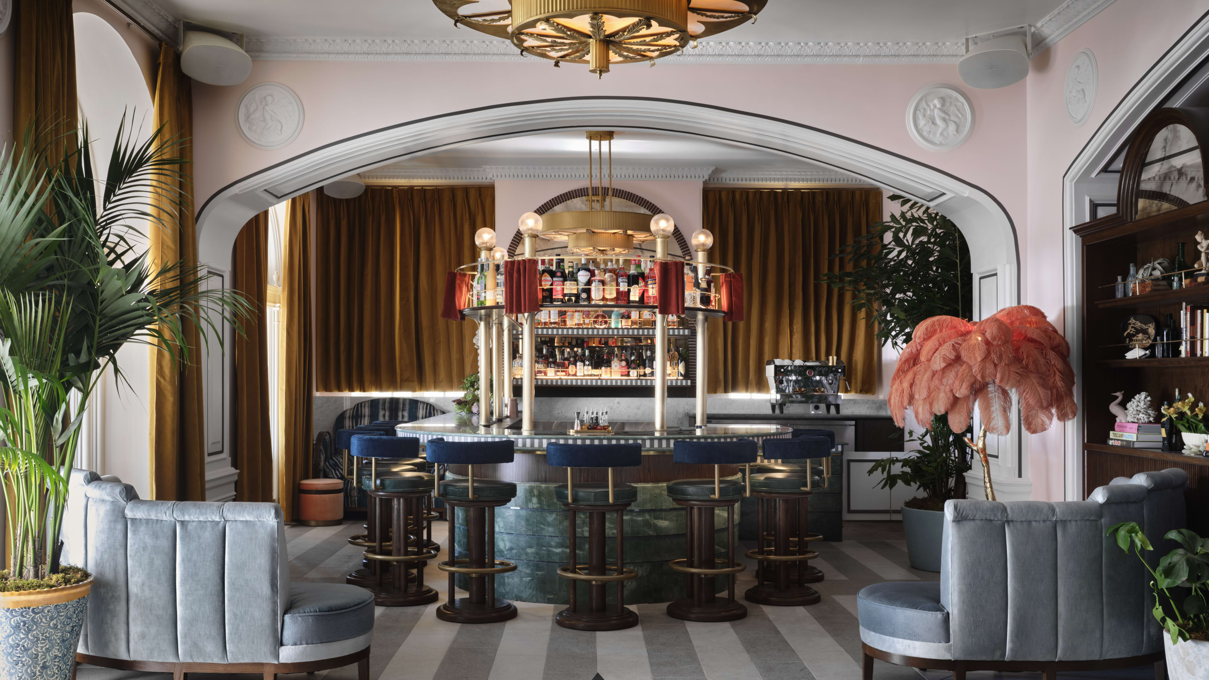 The 14 Best Hotel Bars In LA image