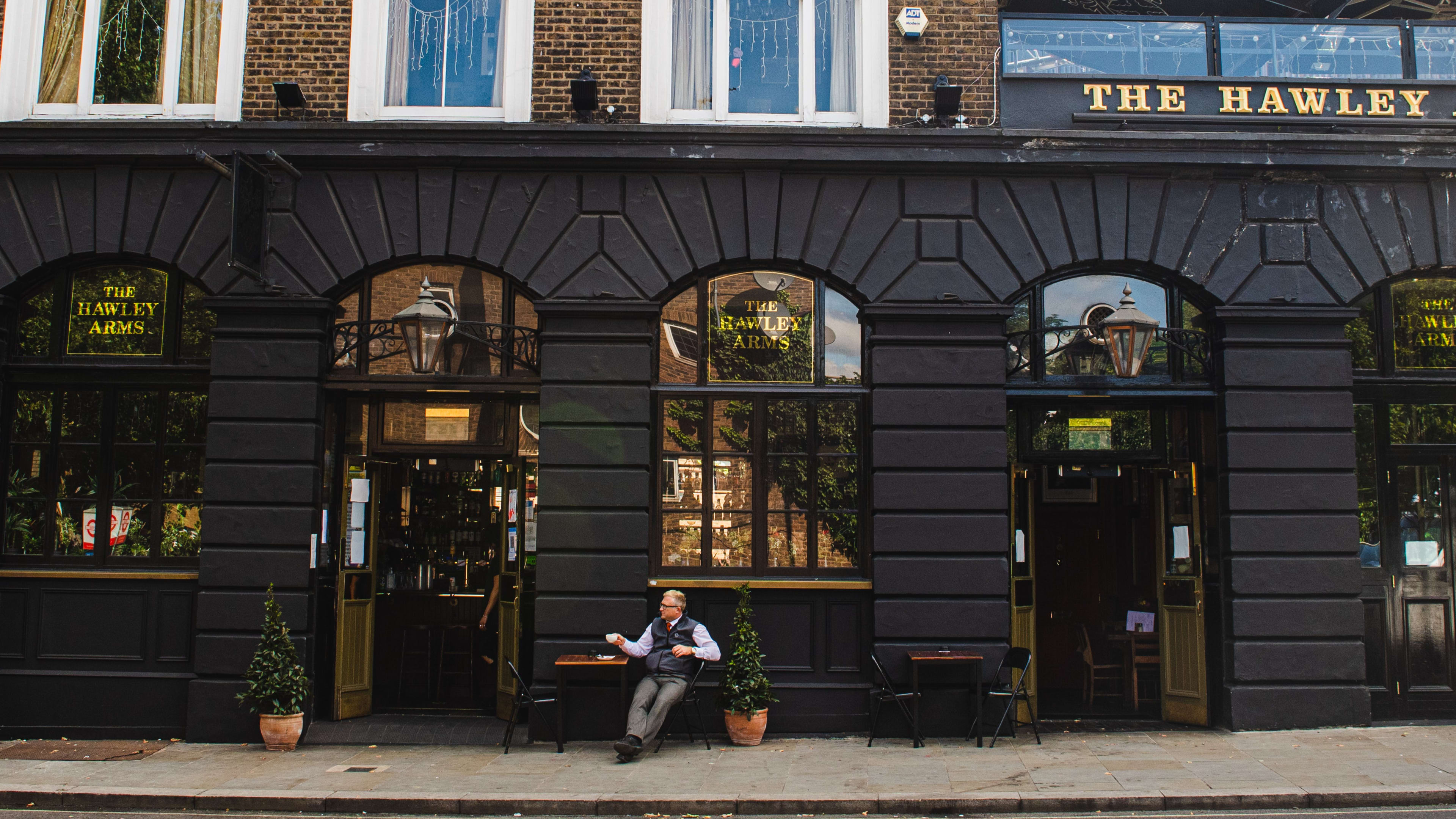 10 Of The Most Legendary London Pubs You Should Get Pint Happy In image