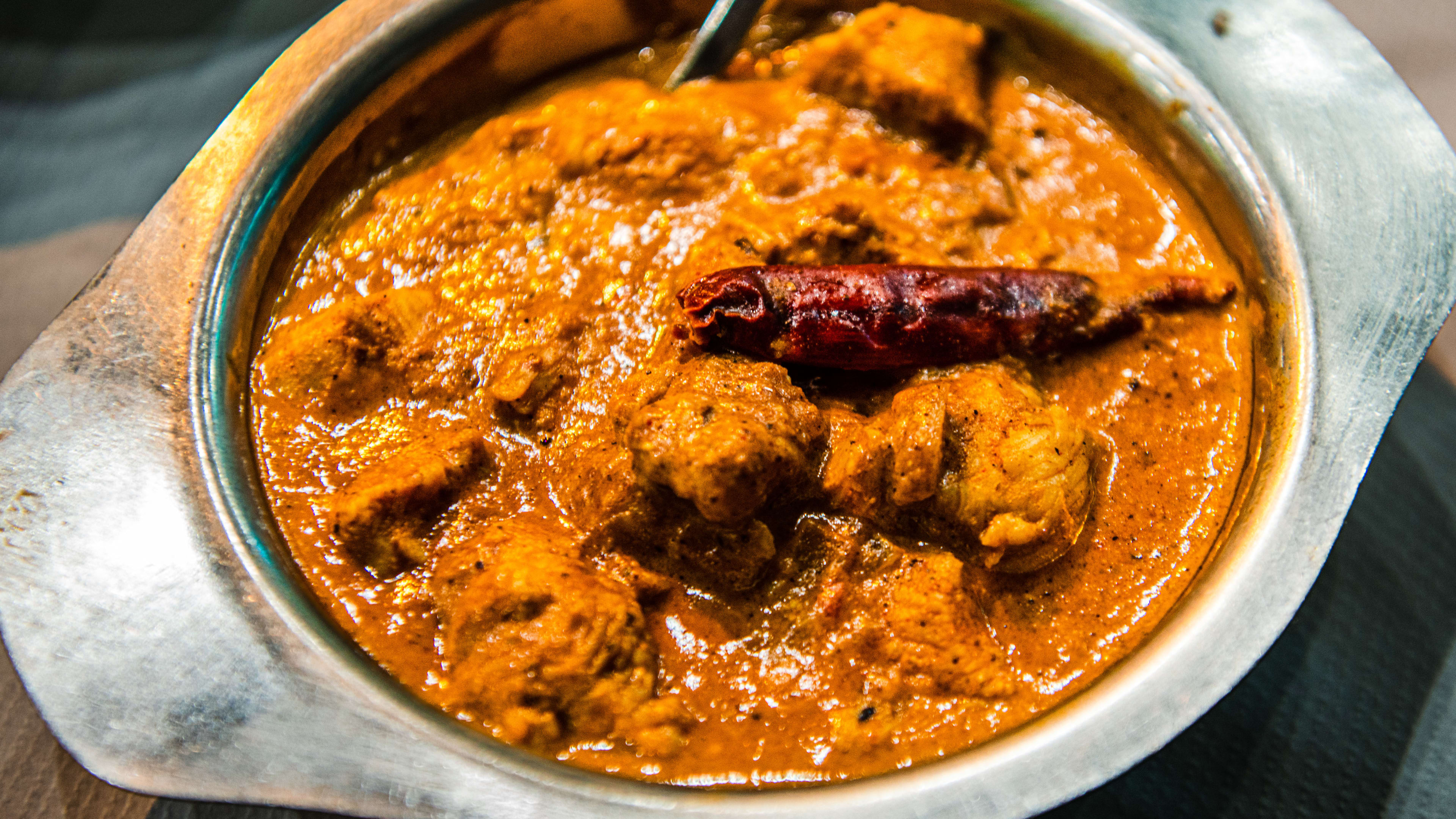 A metal bowl of the ceylon chicken curry