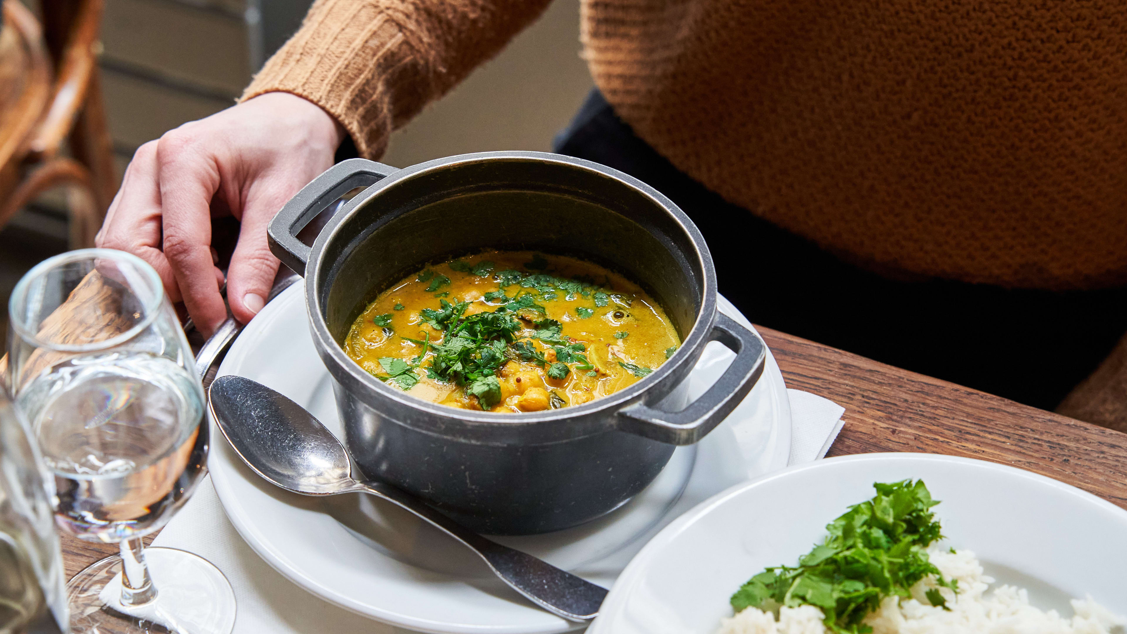 Chickpea curry in cast iron bowl at Cinq-Mars