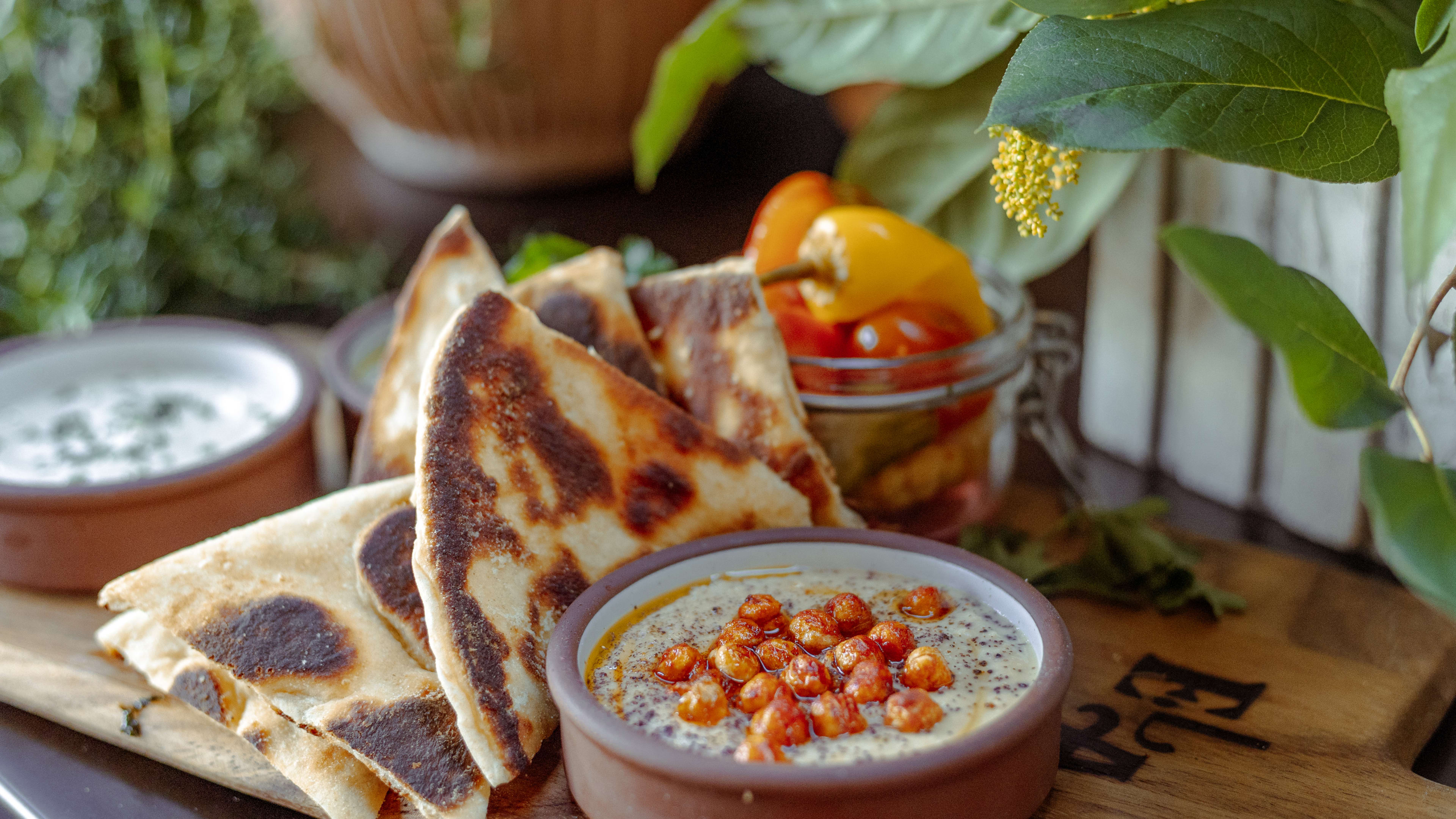 hummus with crispy chickpeas