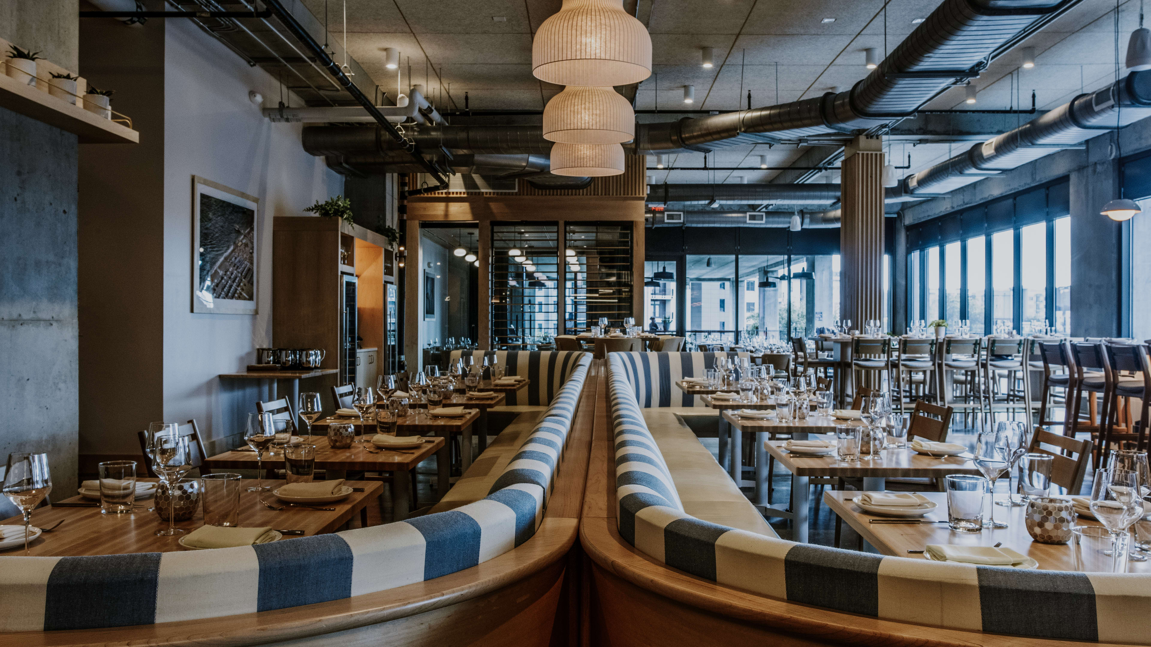 restaurant dining room