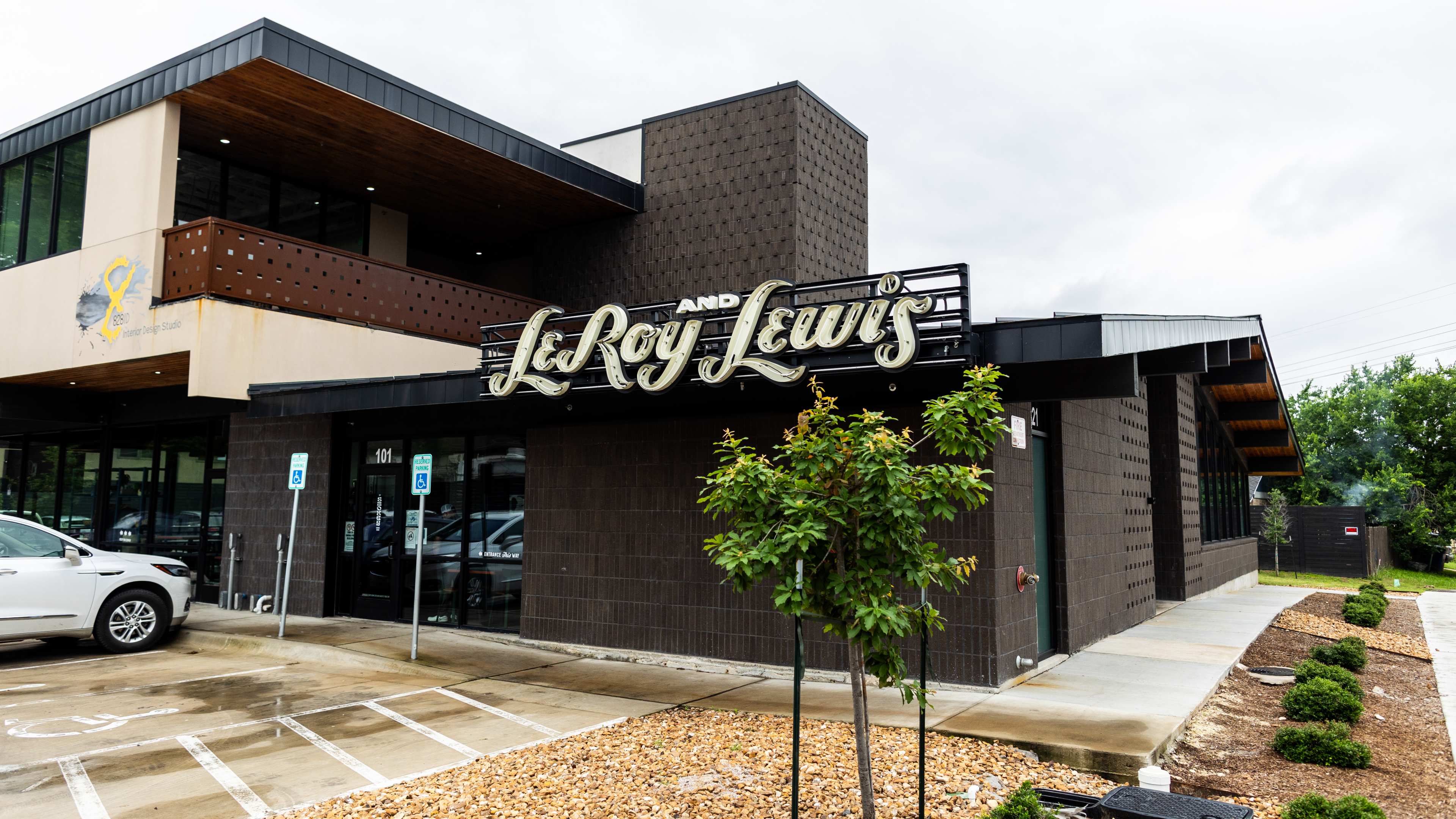 the outside of Leroy and lewis barbecue