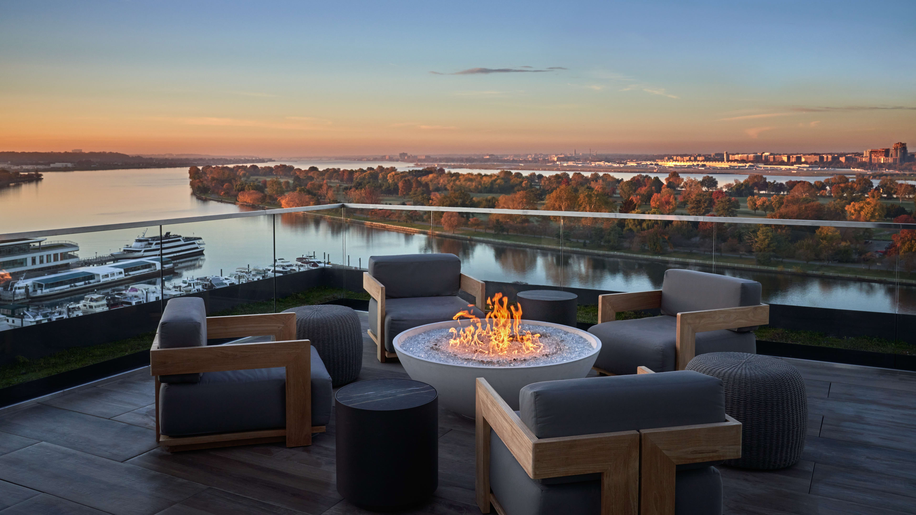 8 Great Waterfront Restaurants in DC image