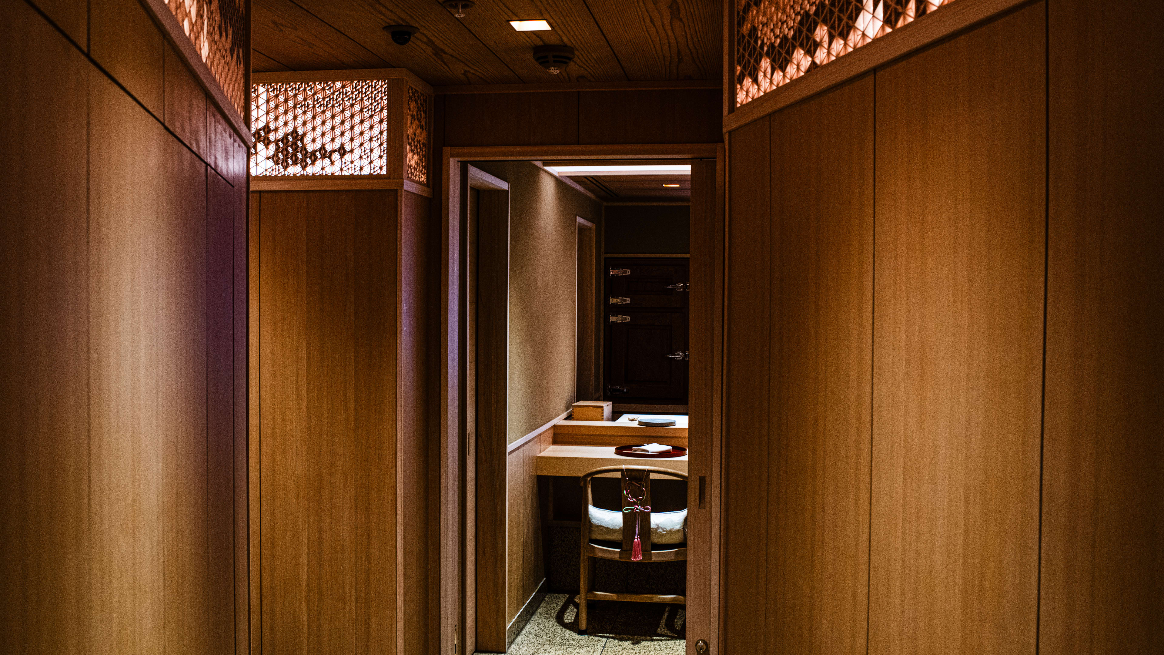 The corridor to the dining room at Sushi Kanesaka.