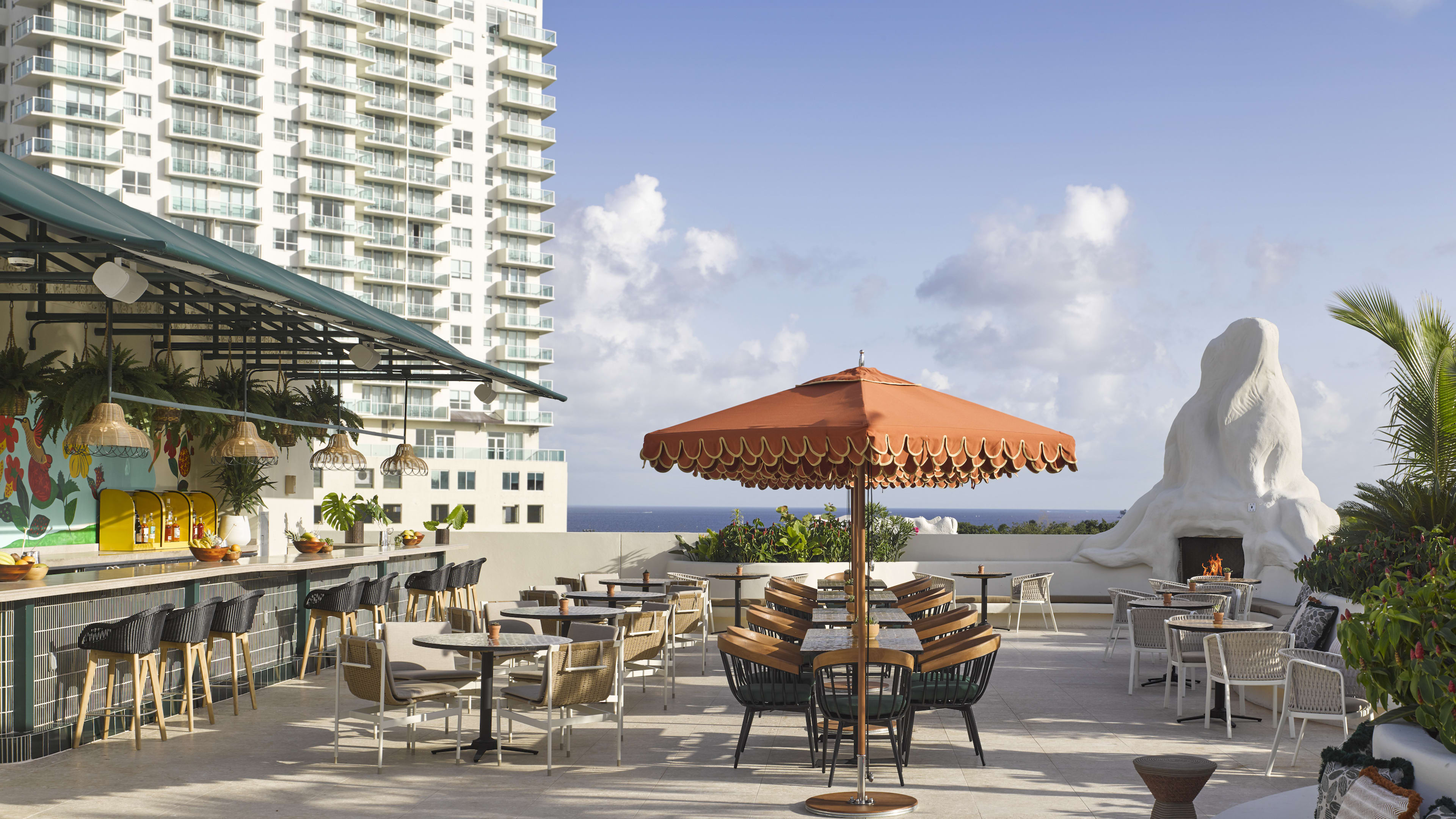 Watr At The 1 Rooftop Review Miami Beach Miami The Infatuation