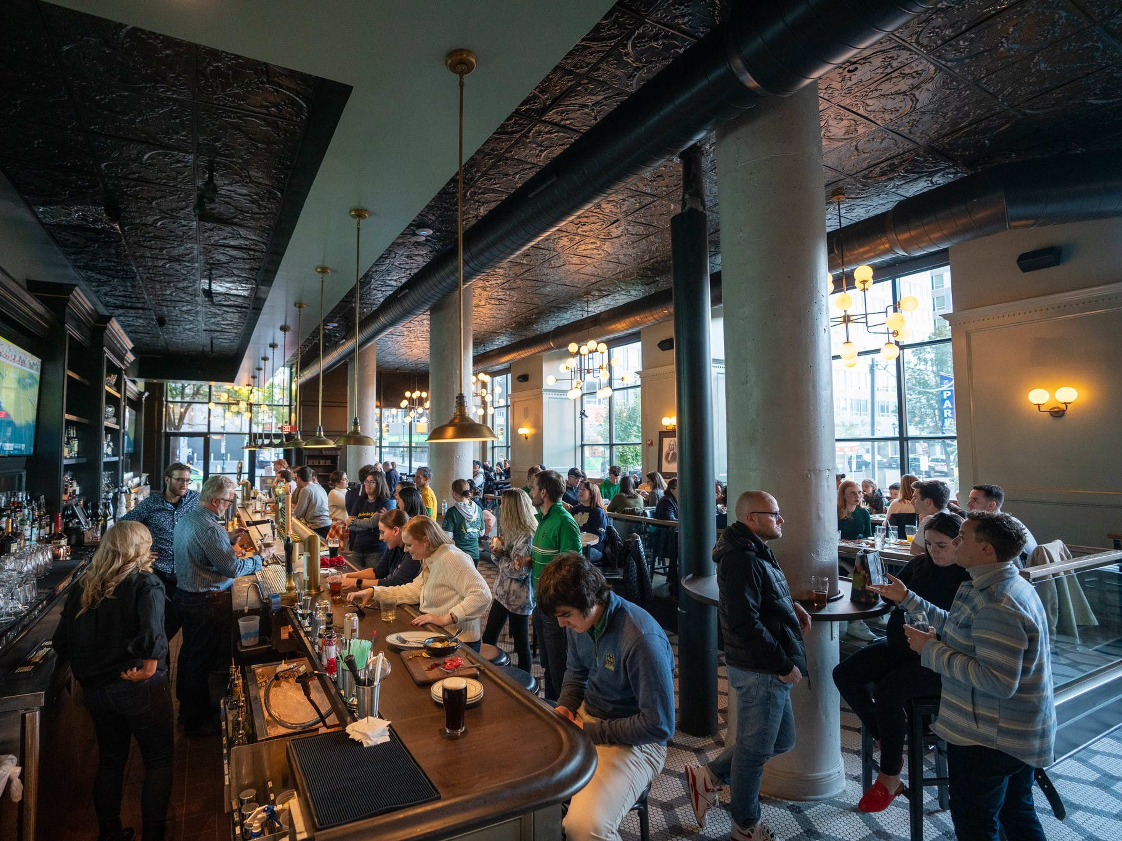 The Philadelphia Bar Hit List: Where To Drink Right Now guide image
