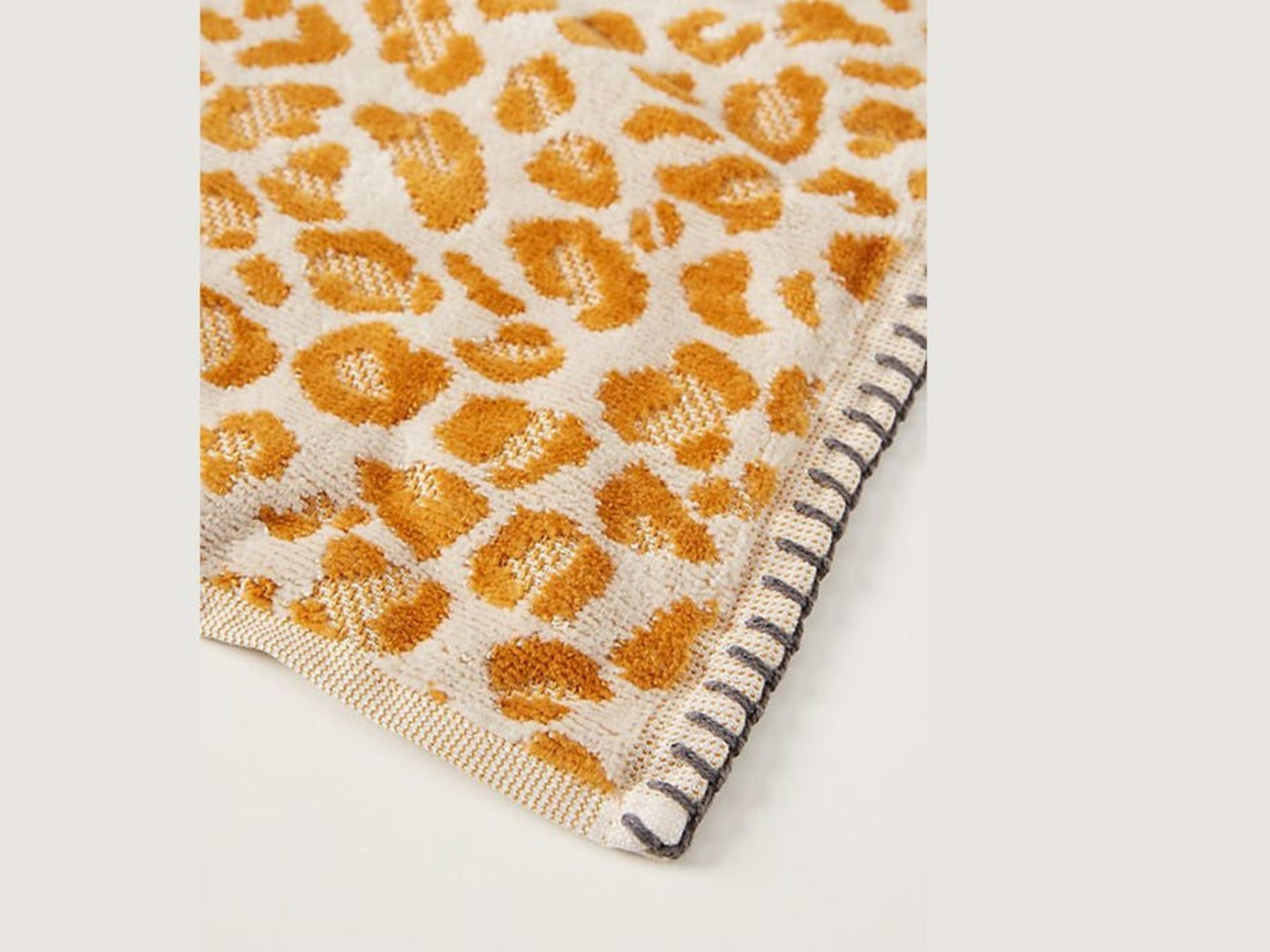 What Are The Best, Most Luxurious Guest Hand Towels? Product