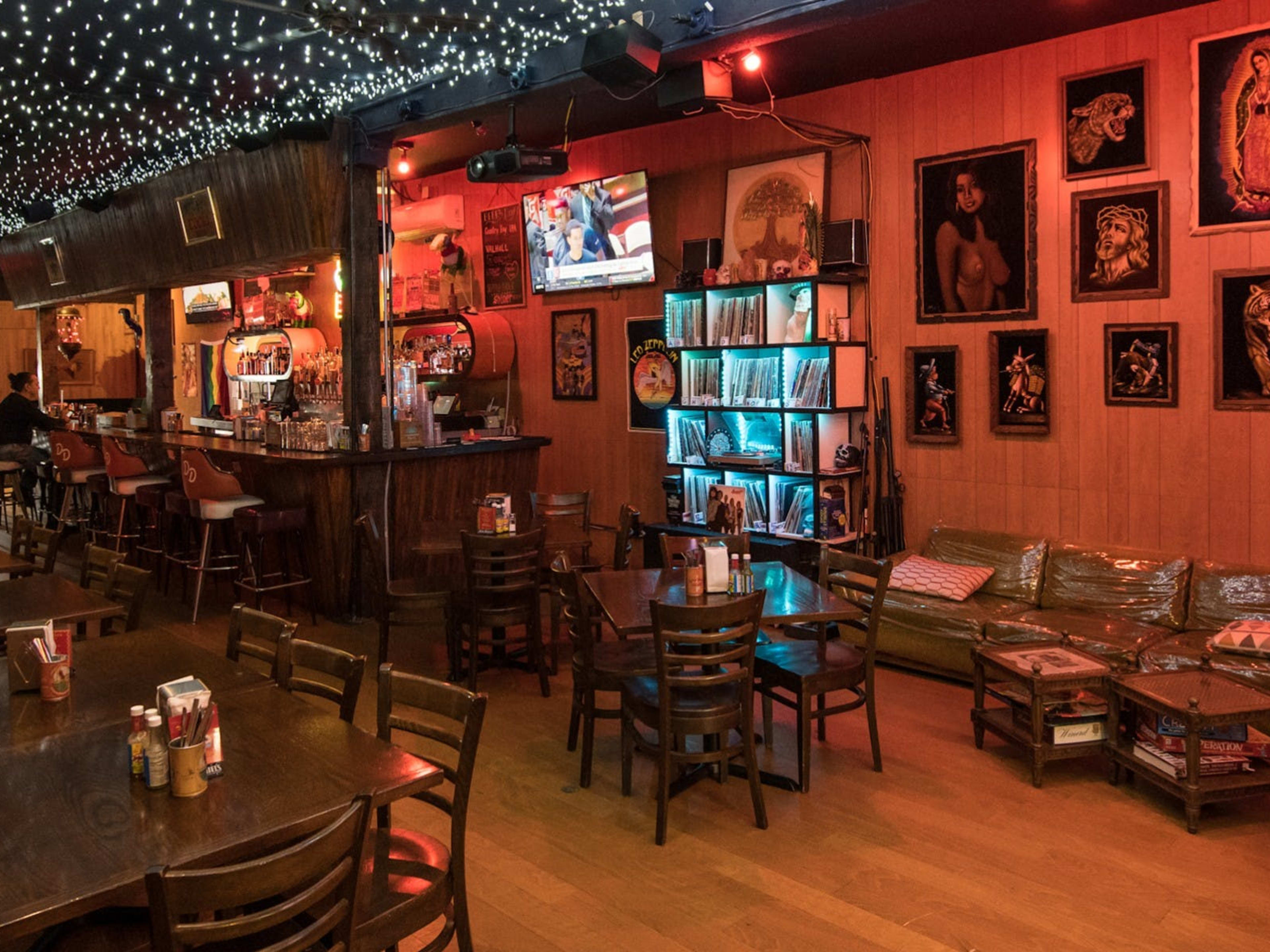 11 Dive Bars With Great Food guide image