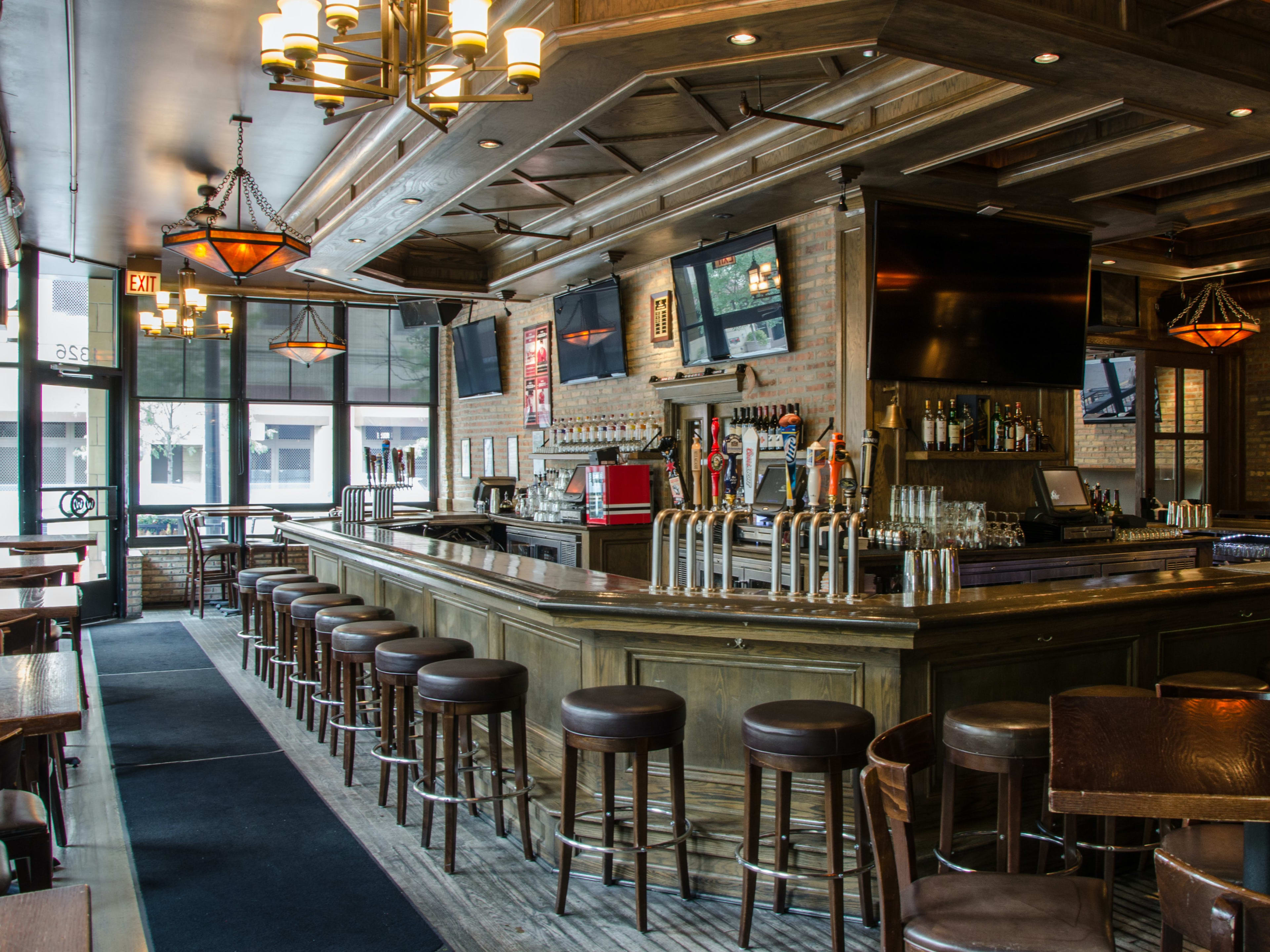 12 Chicago Sports Bars That Also Serve Good Food - Chicago - The ...