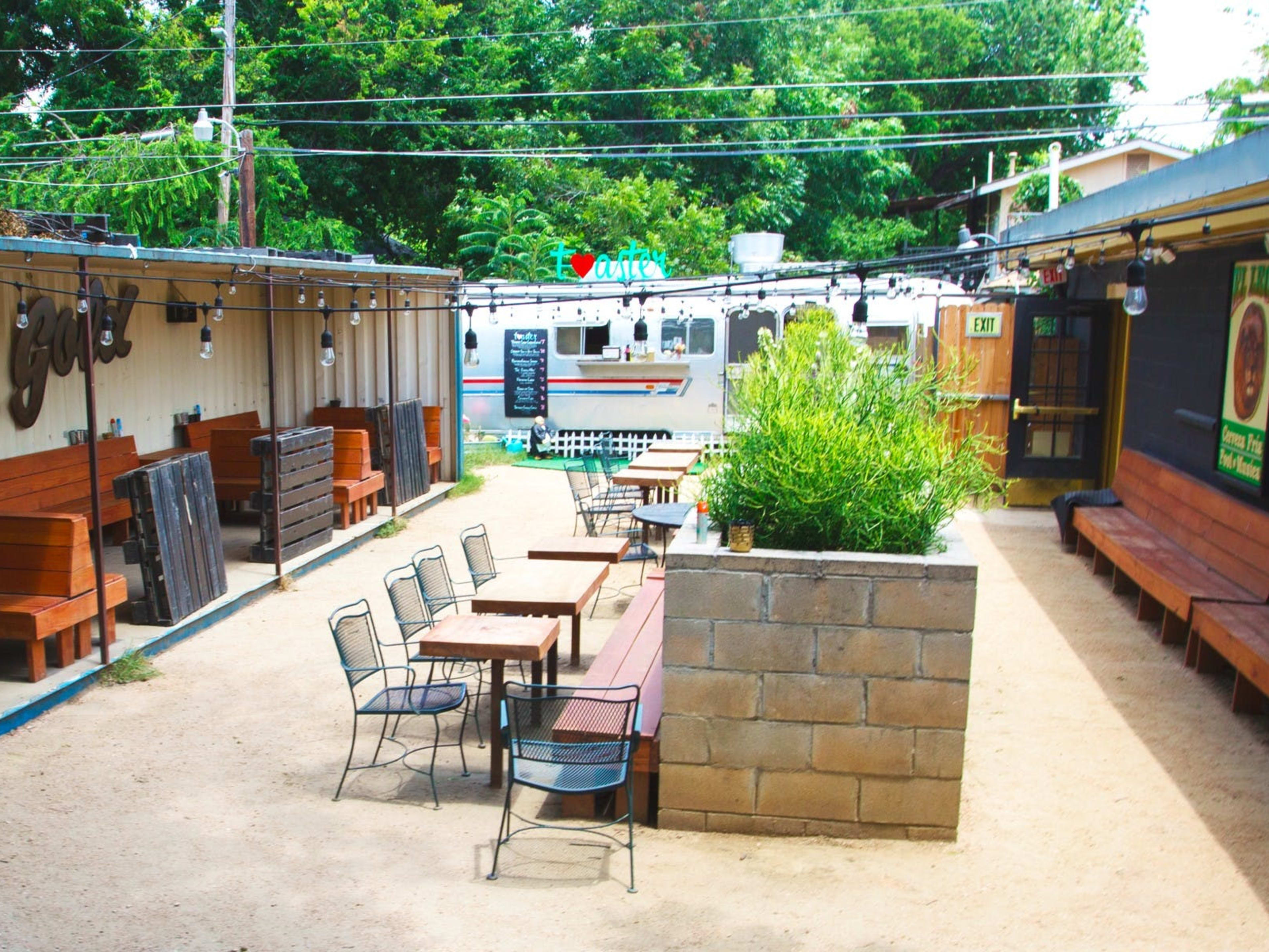 The Best Bars And Restaurants On Rainey Street Austin The Infatuation