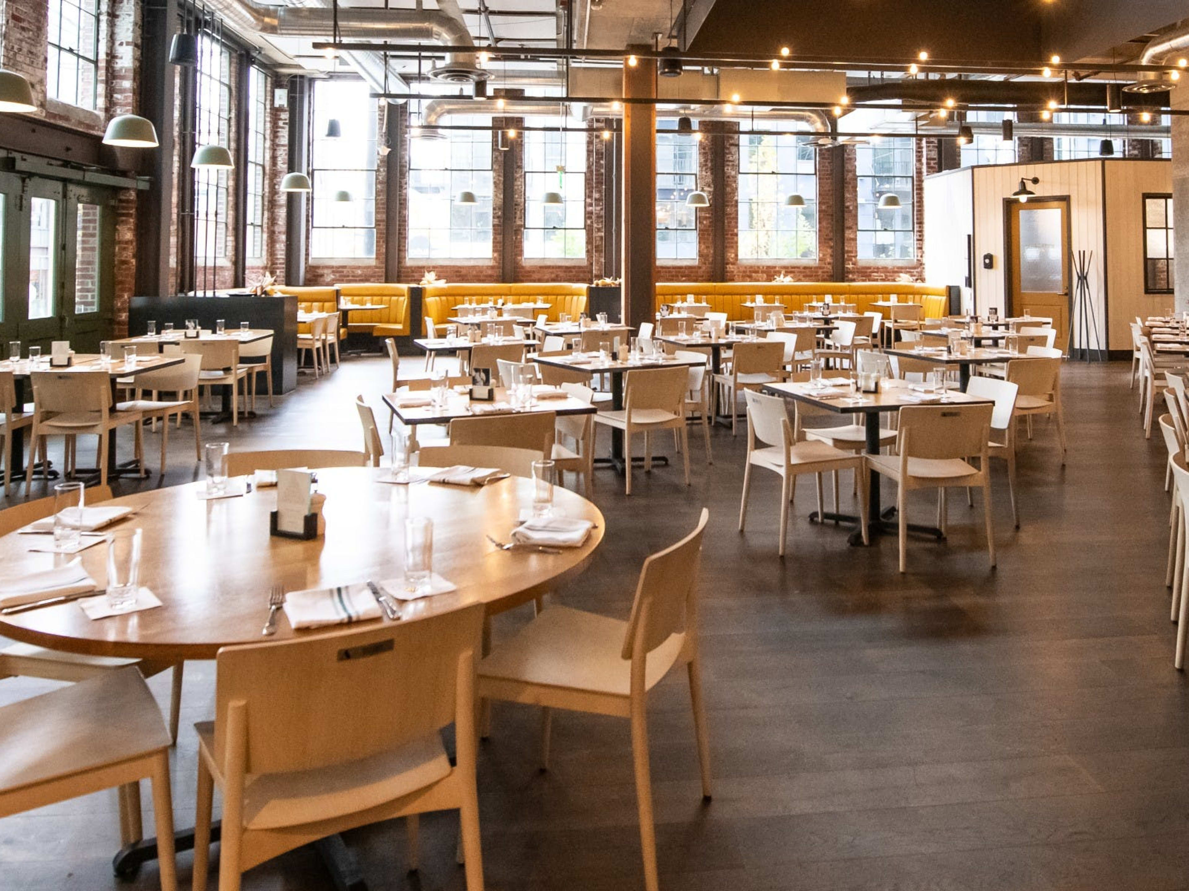 Where To Have A Sit-Down Lunch Meeting In SLU guide image