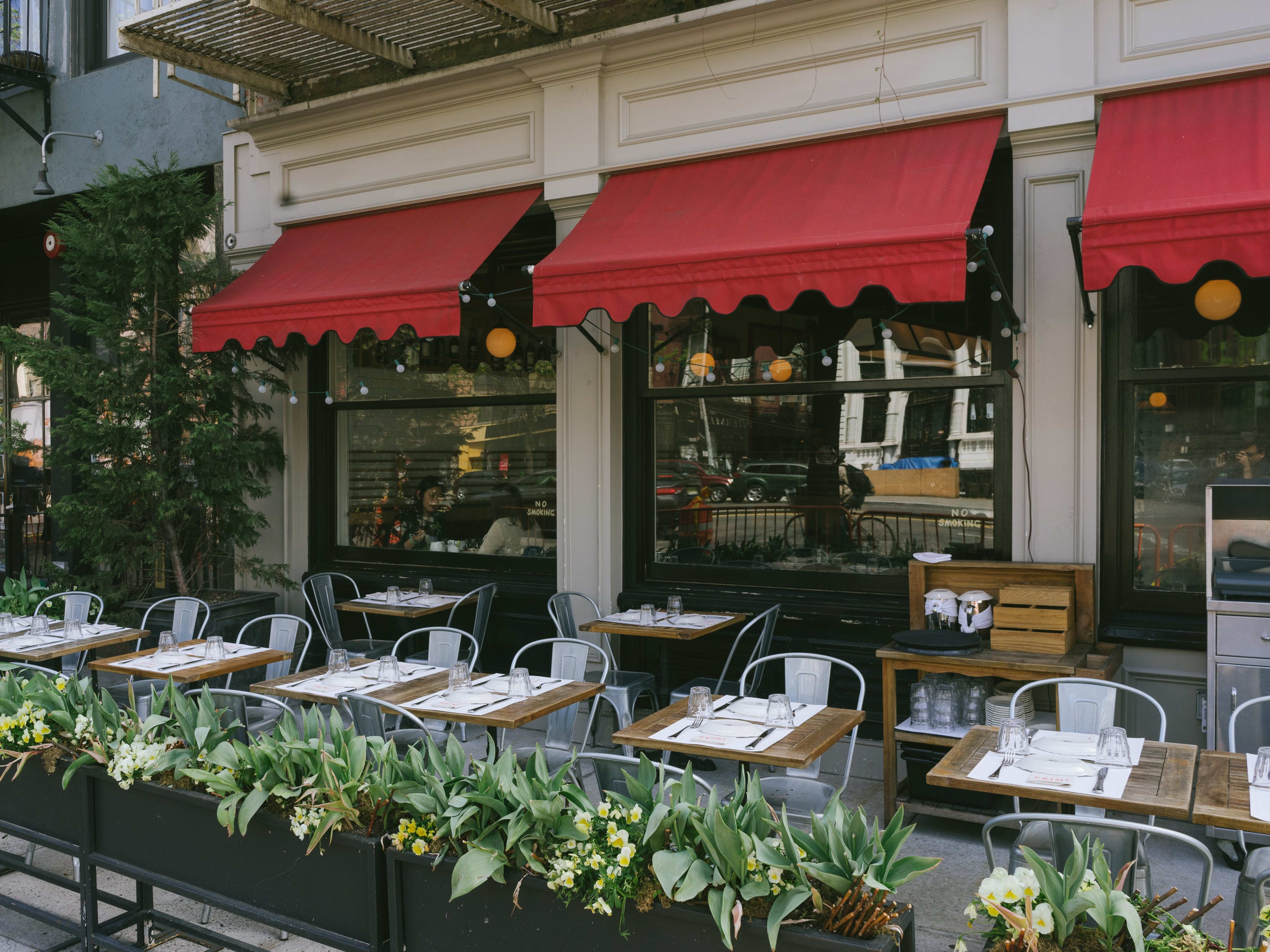 14 Casual Spots For An Easy Dinner Outside - New York - The Infatuation