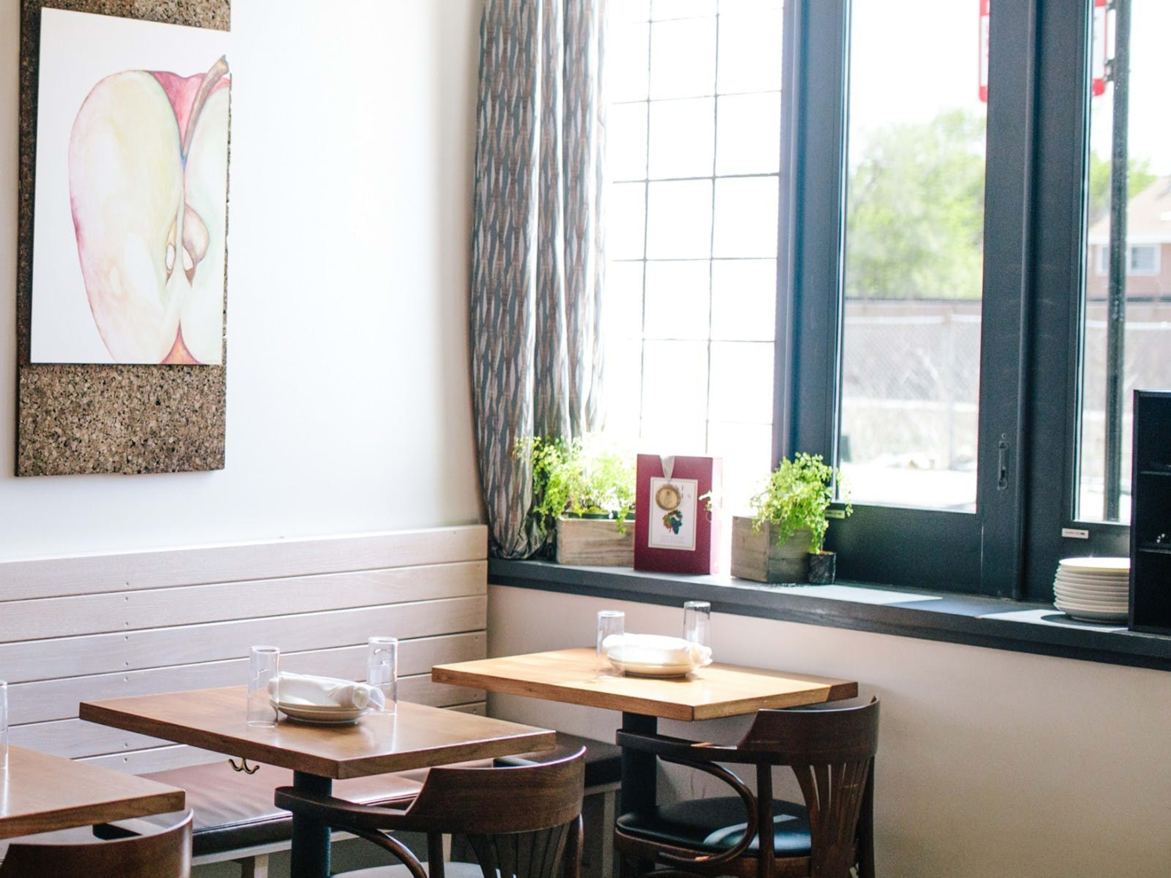 Daisies Logan Square Chicago The Infatuation