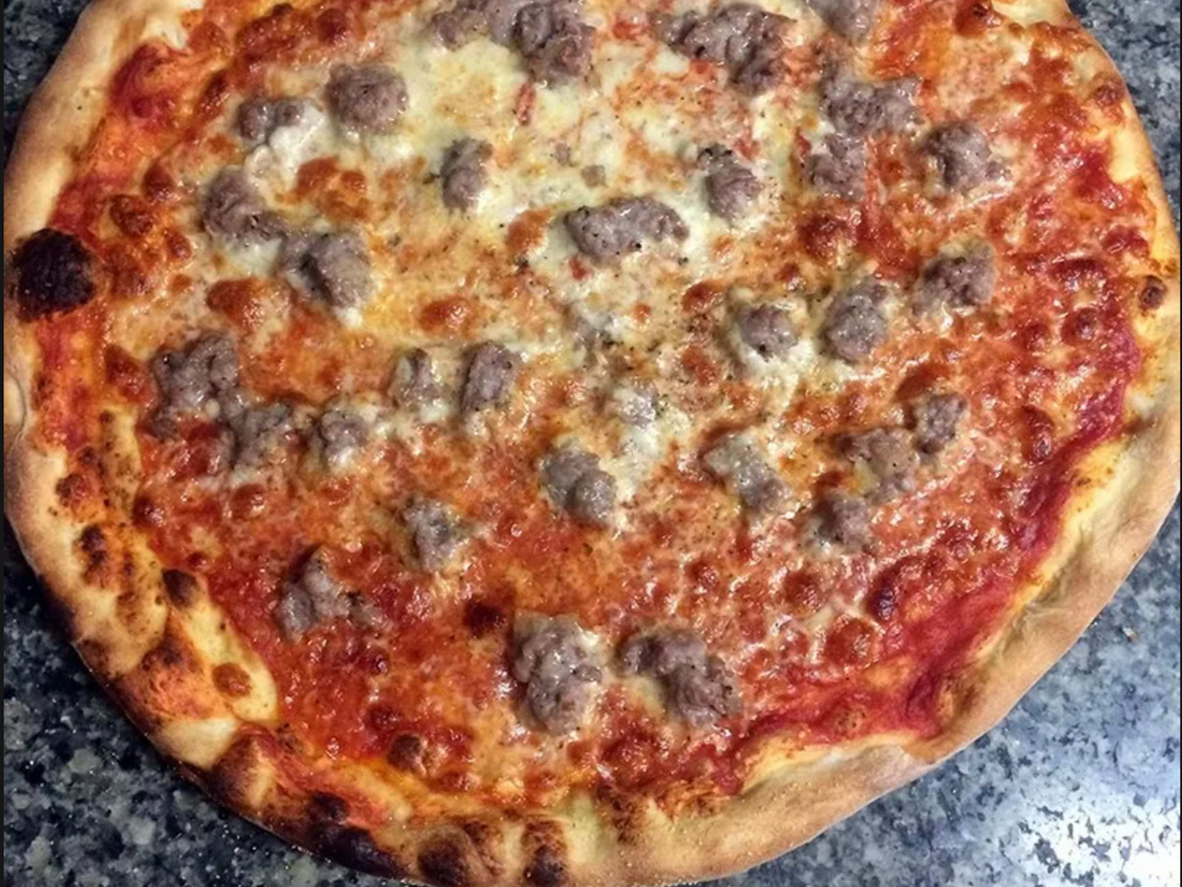 Louie & Ernie’s Pizza review image