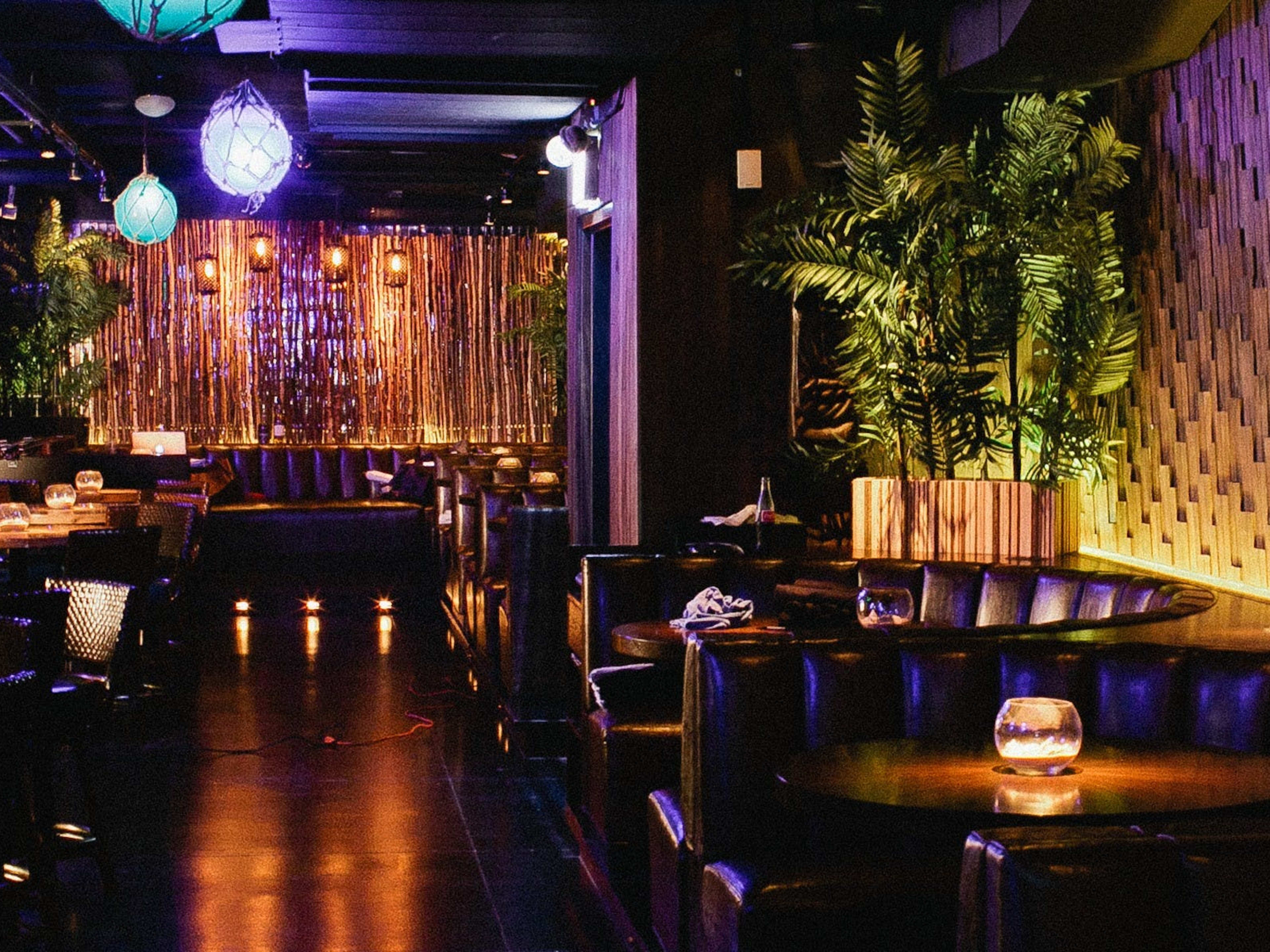 The Best Cocktail Bars For Special Occasions Chicago The Infatuation