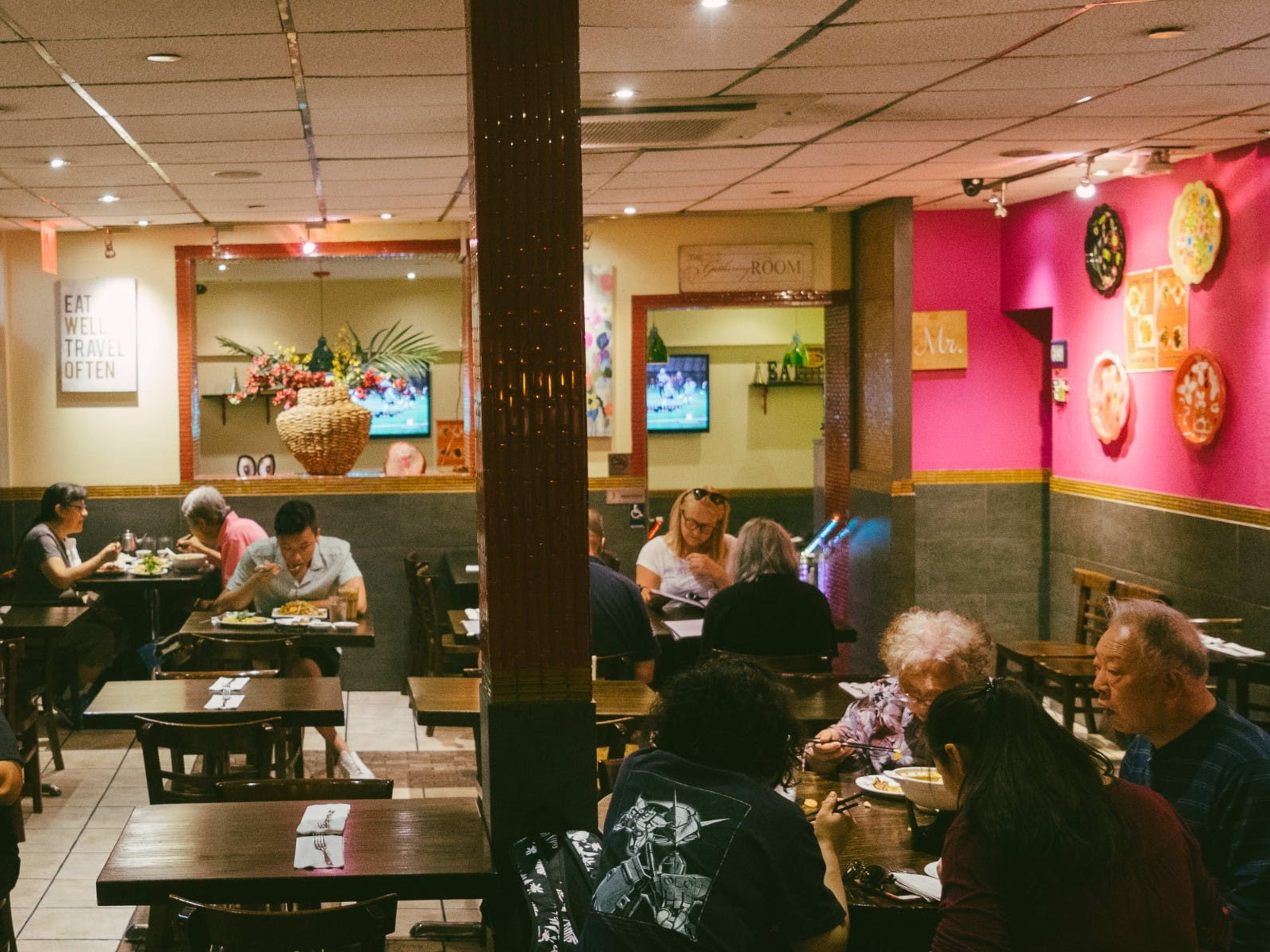 The Best Restaurants For Affordable Group Dinners - New York - The