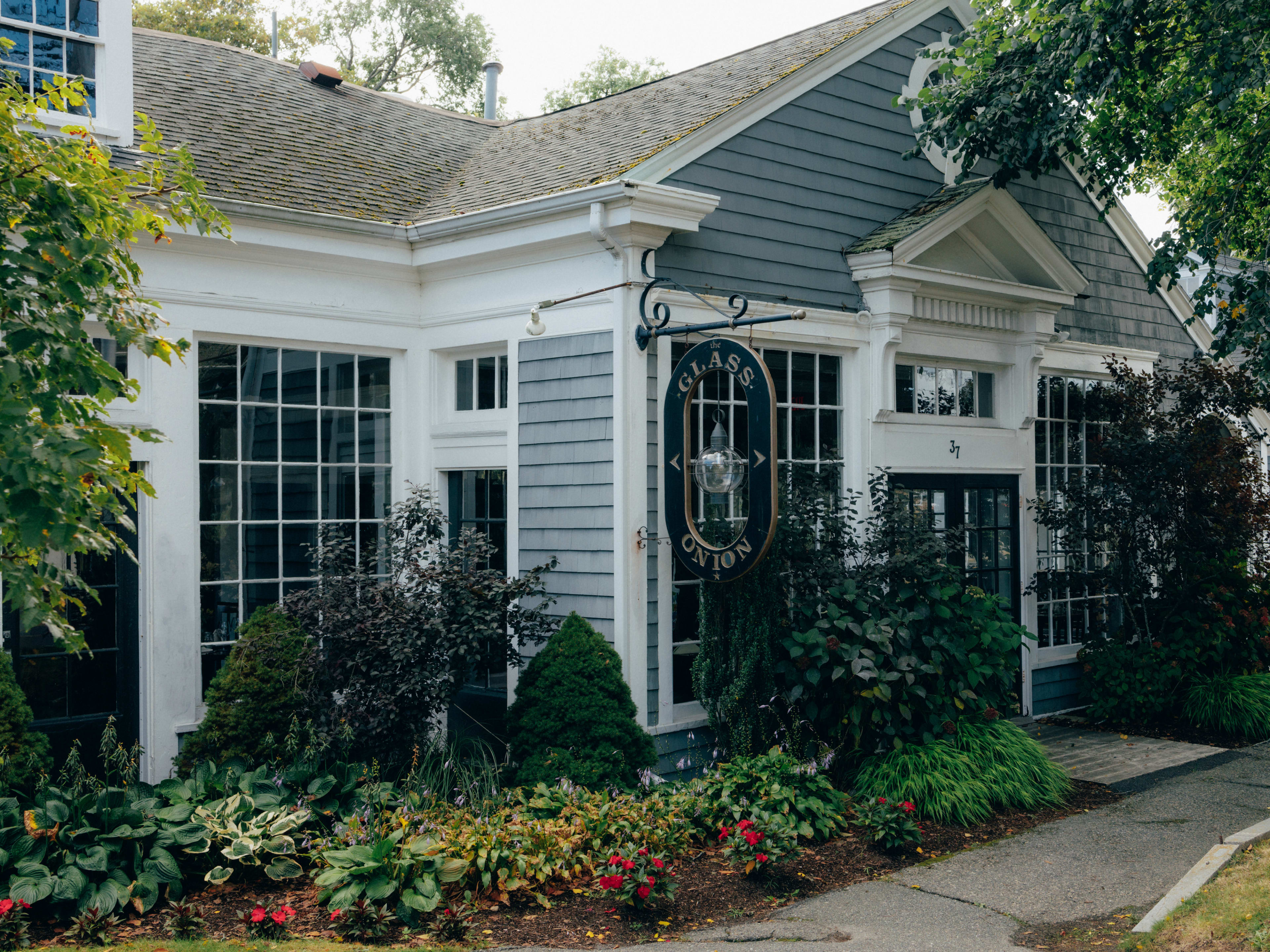 The Glass Onion review image